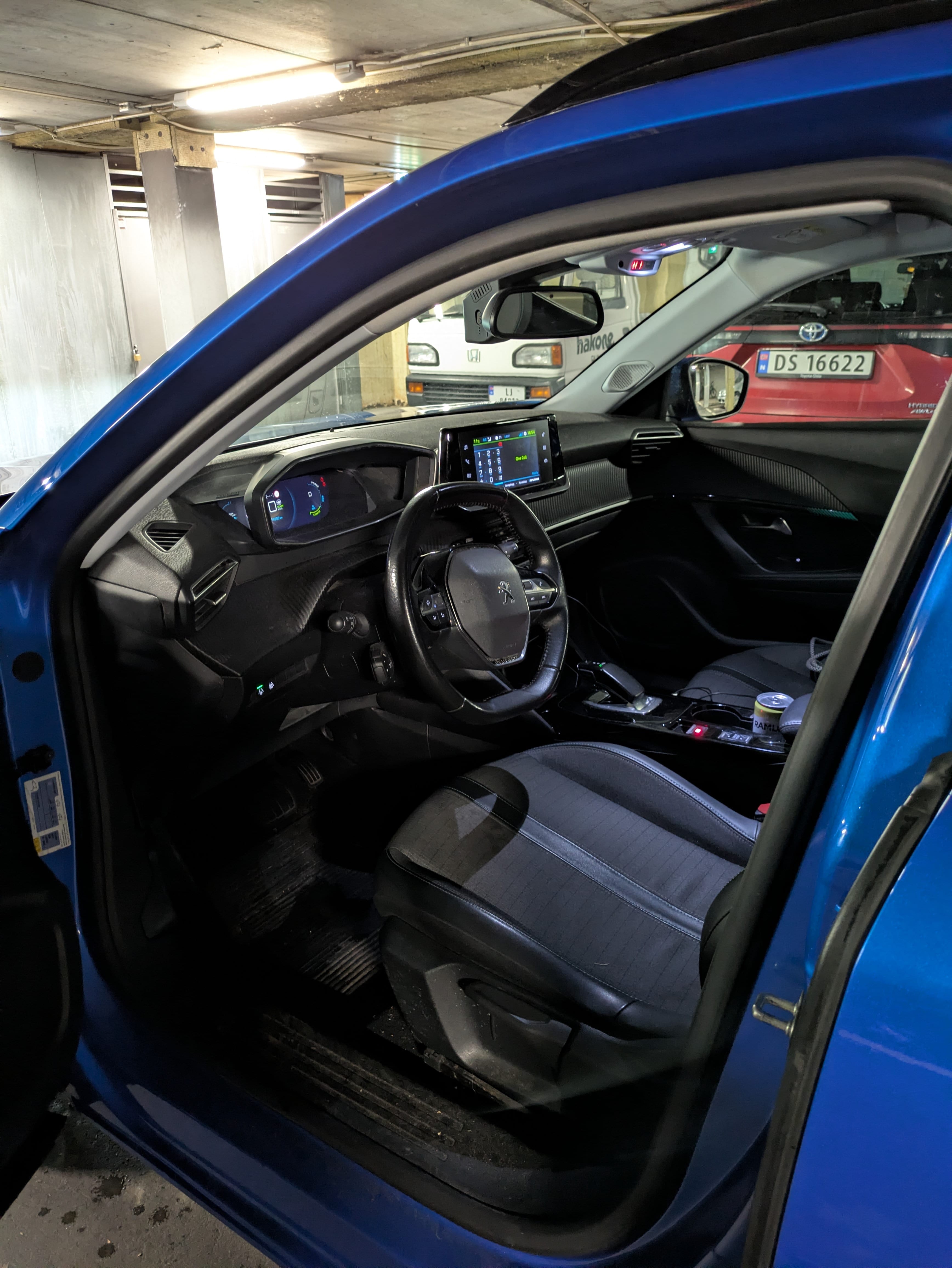 Peugeot e-2008 mit Navigationsgerät