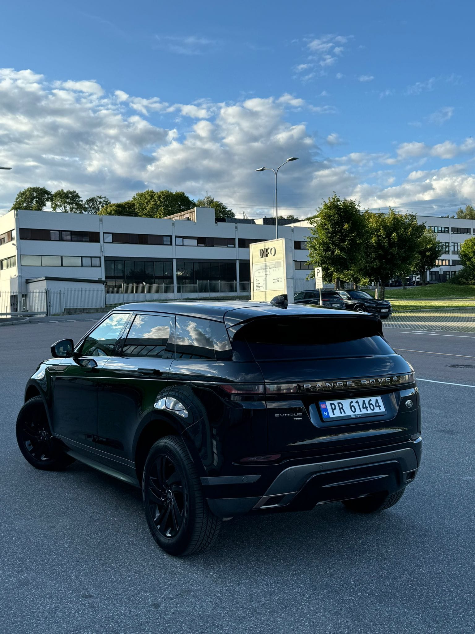 Land-Rover Range Rover Evoque R-Dynamic SE med Cruisekontroll