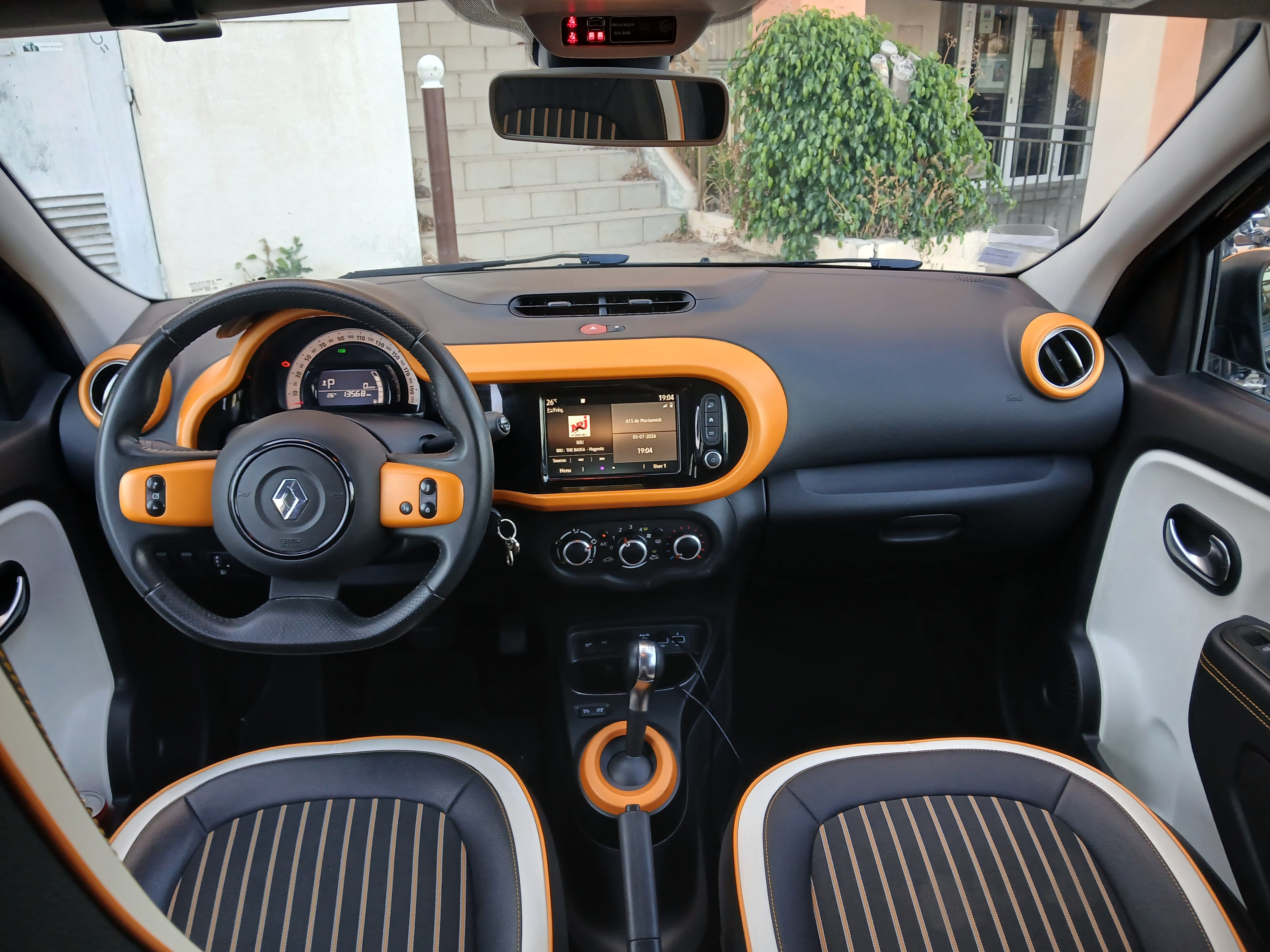 Renault Twingo III with Bluetooth audio