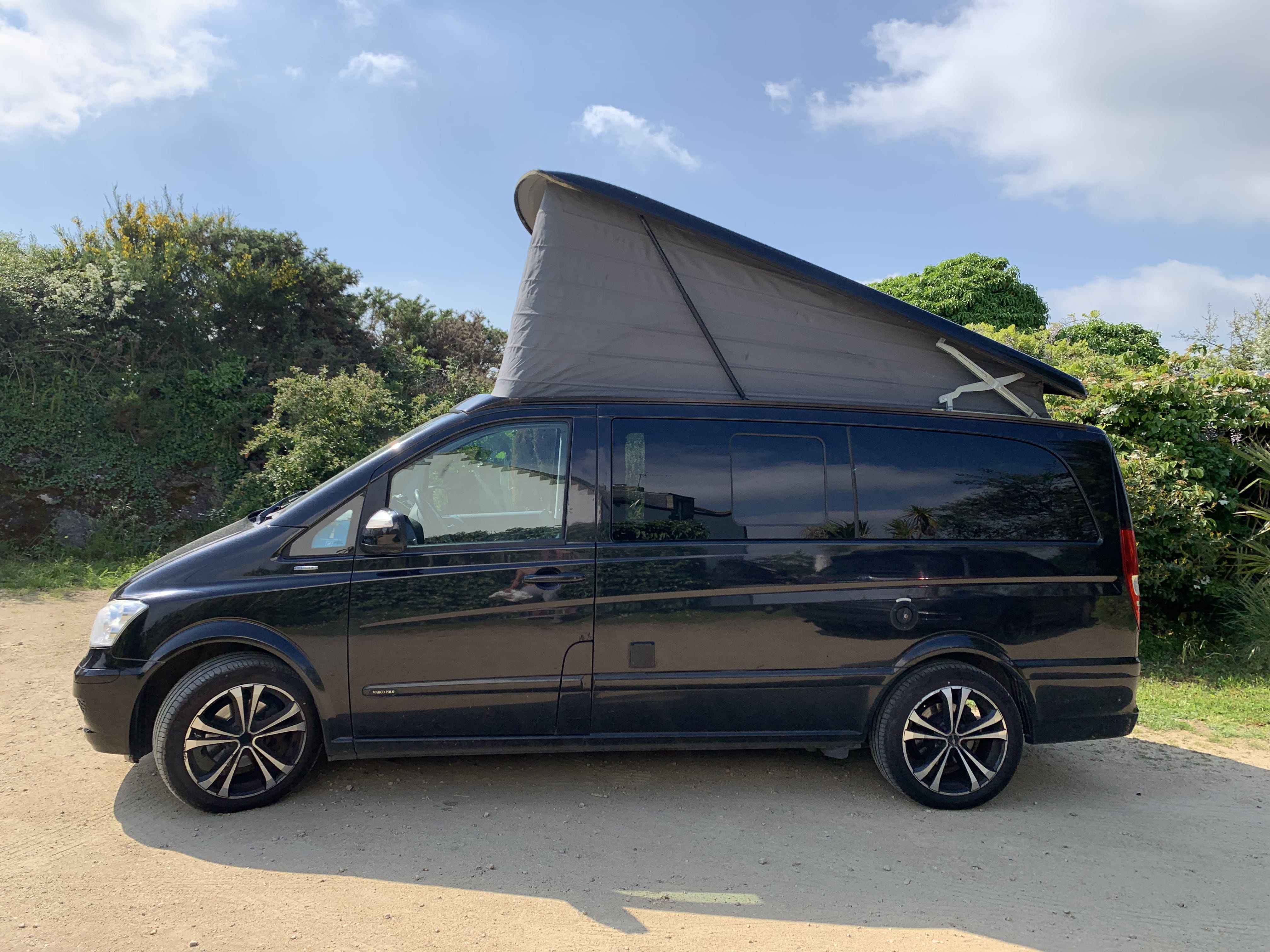Mercedes Viano aménagé tout équipé pour vos aventures avec Climatisation
