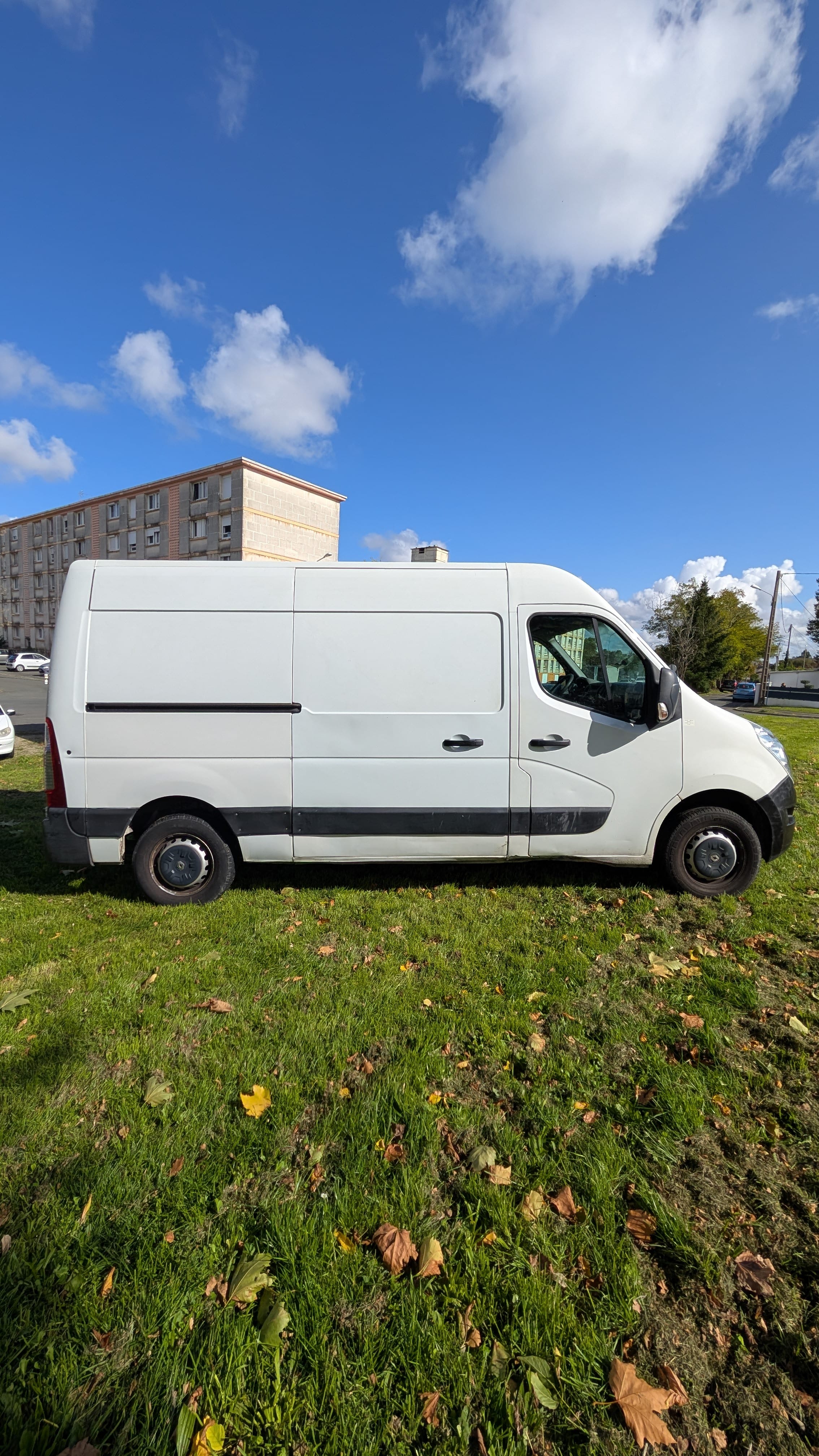 Renault Master 2.3 grand format 13m3 avec caméra de recul avec Attelage