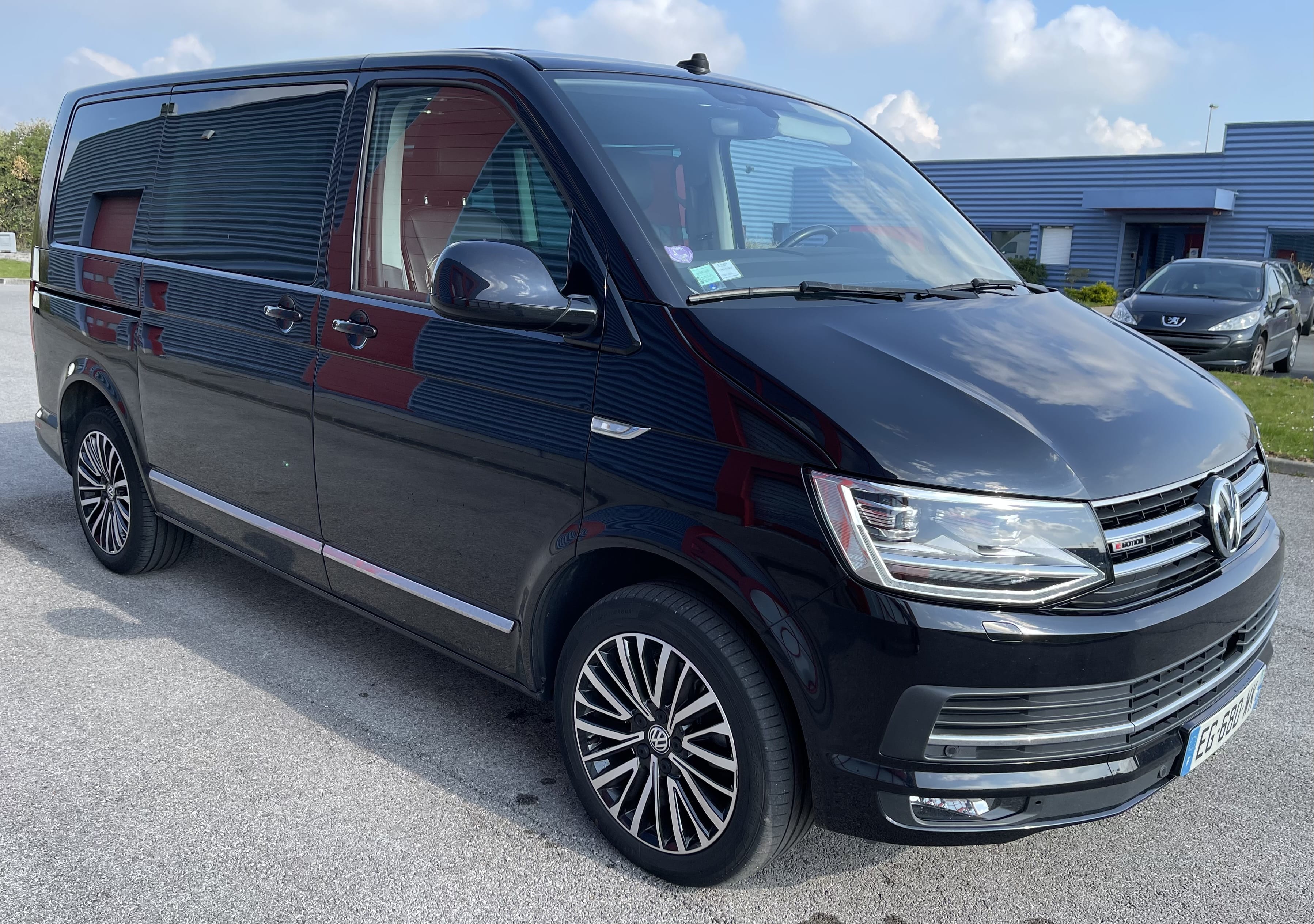 Volkswagen Multivan, 2016, Essence 95, automatique, 6 places