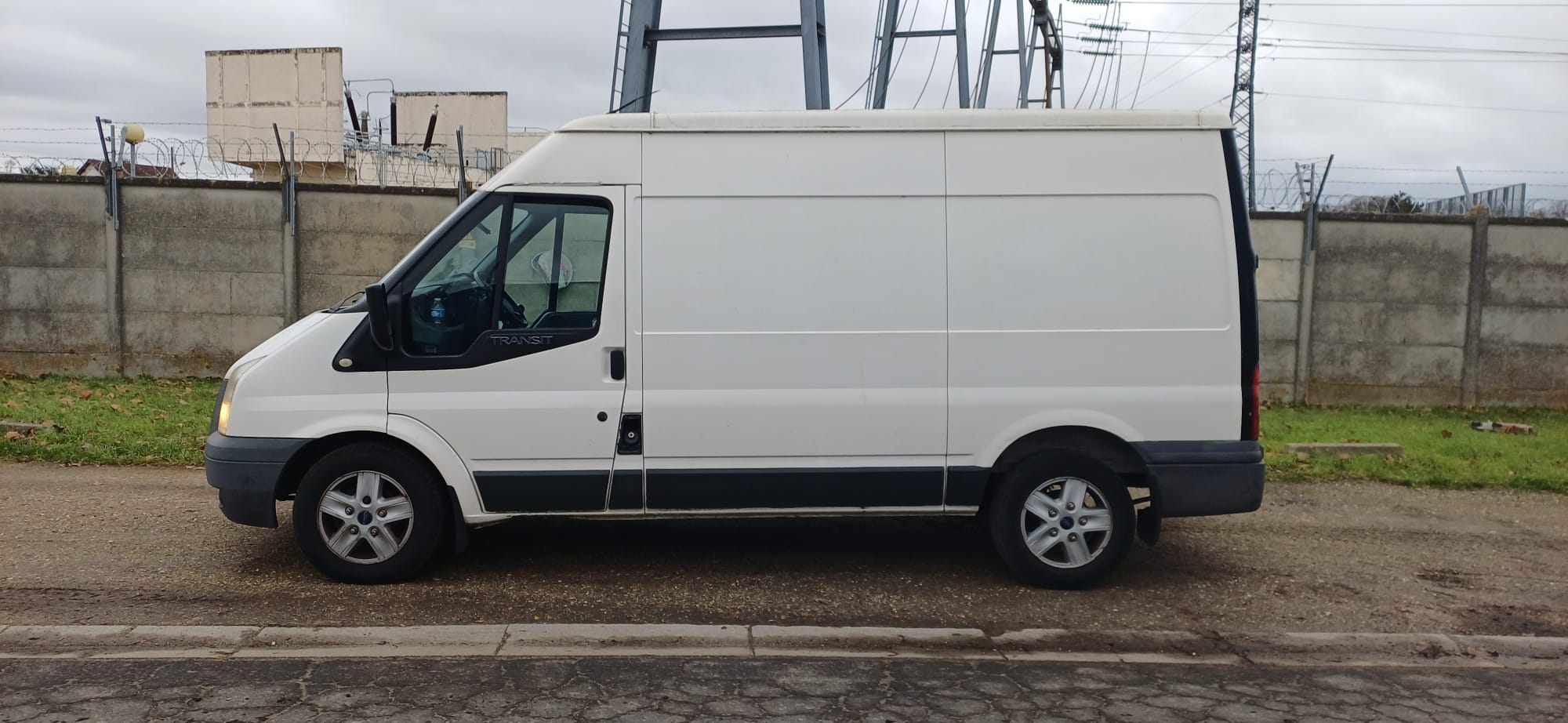 Ford Transit 250 avec Attelage