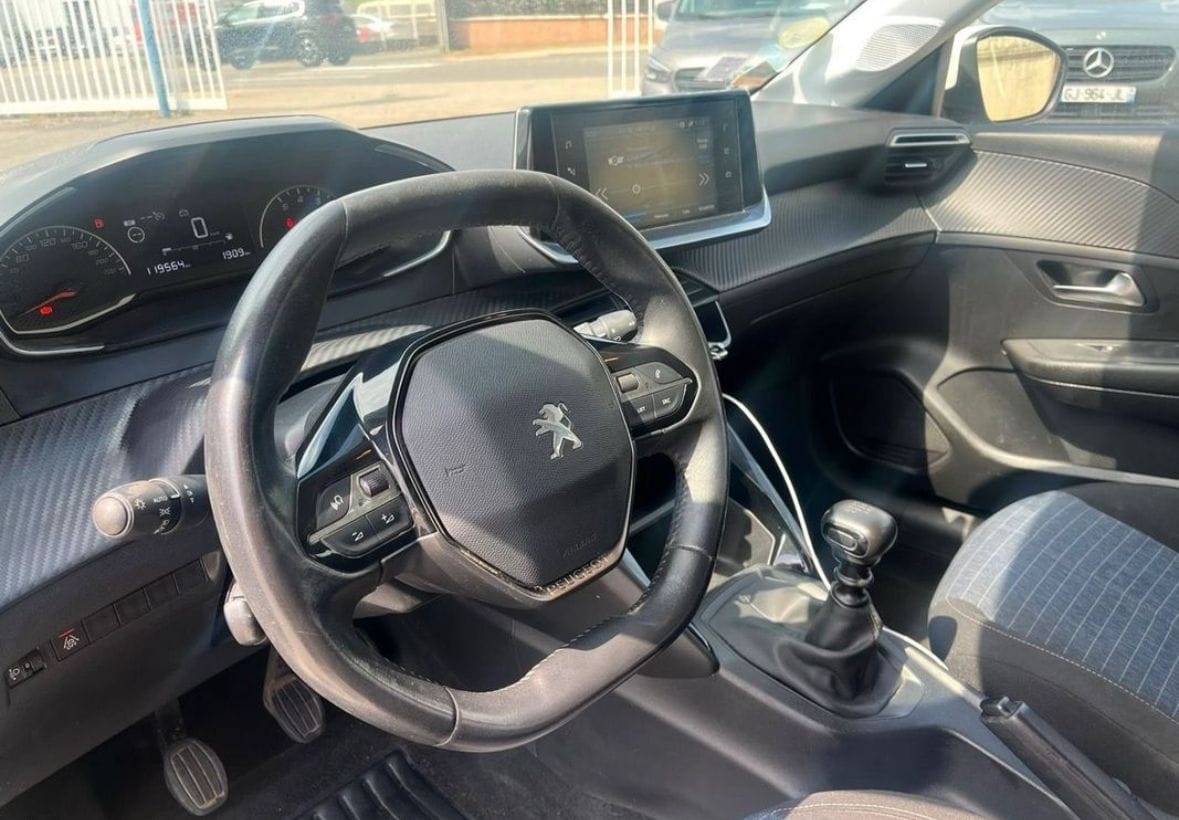 Peugeot 208 avec GPS