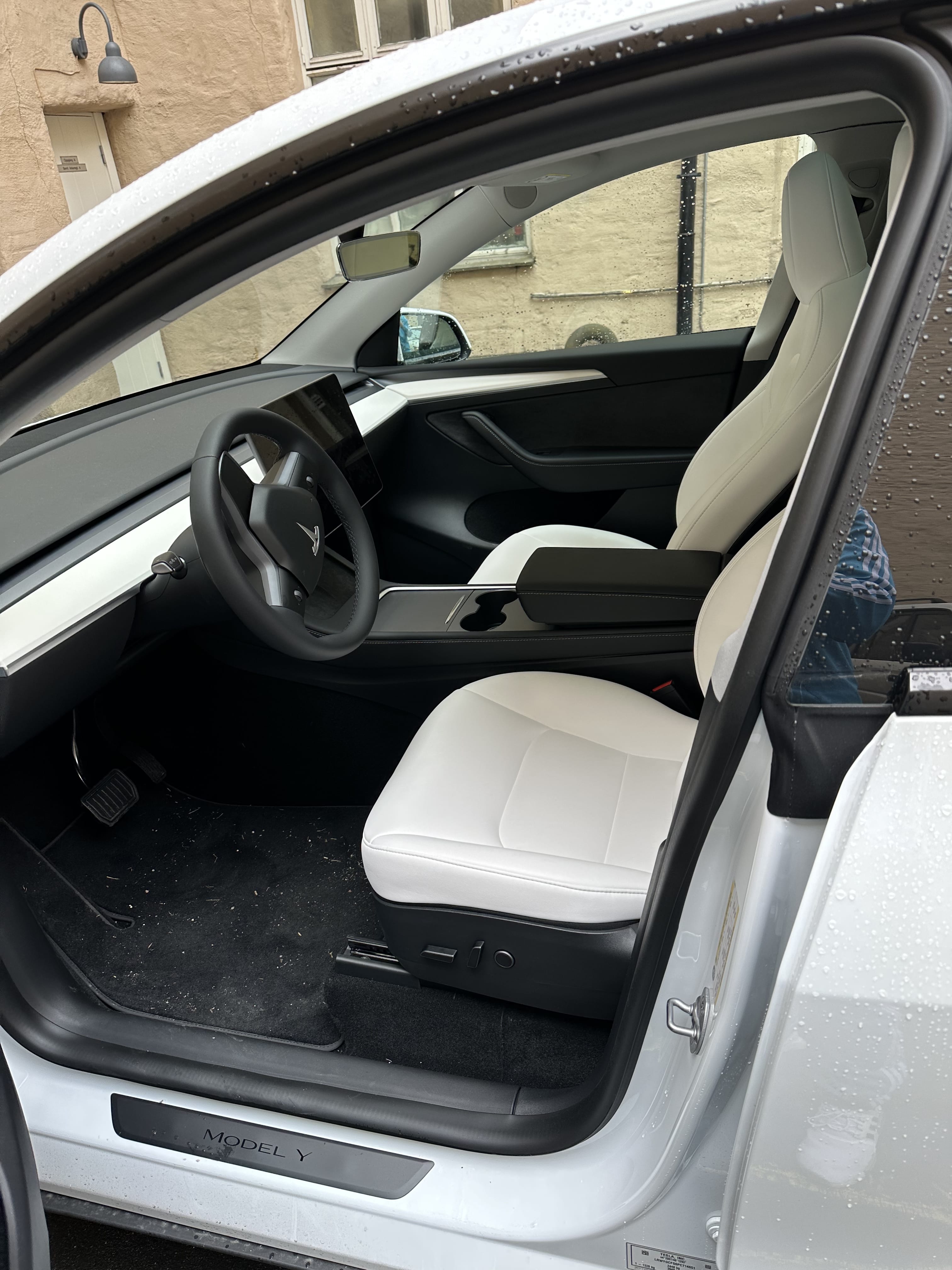 Tesla Model Y med Cruisekontroll