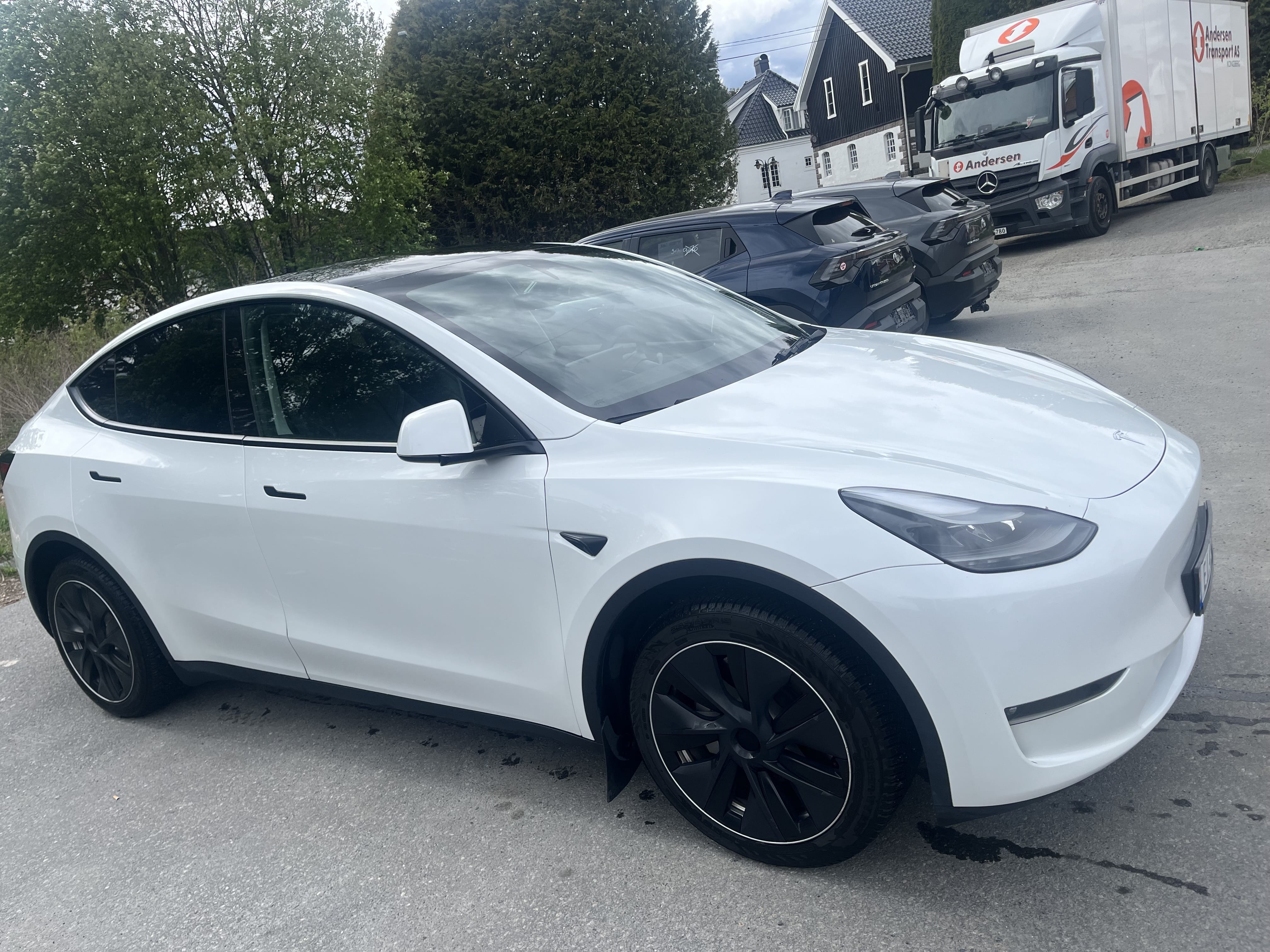 Tesla Model Y Long Range med Aircondition