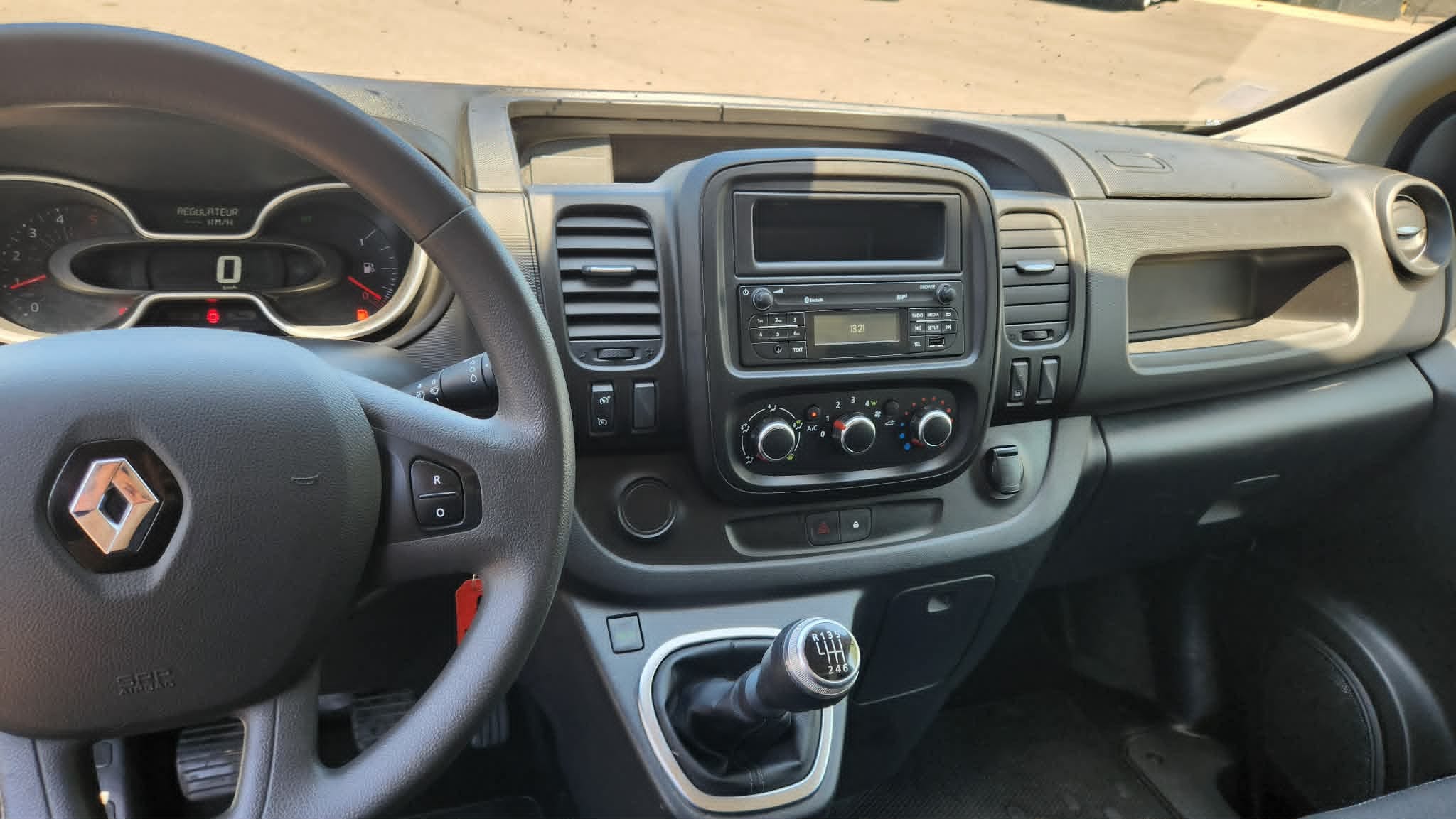 Renault Trafic avec Autoradio
