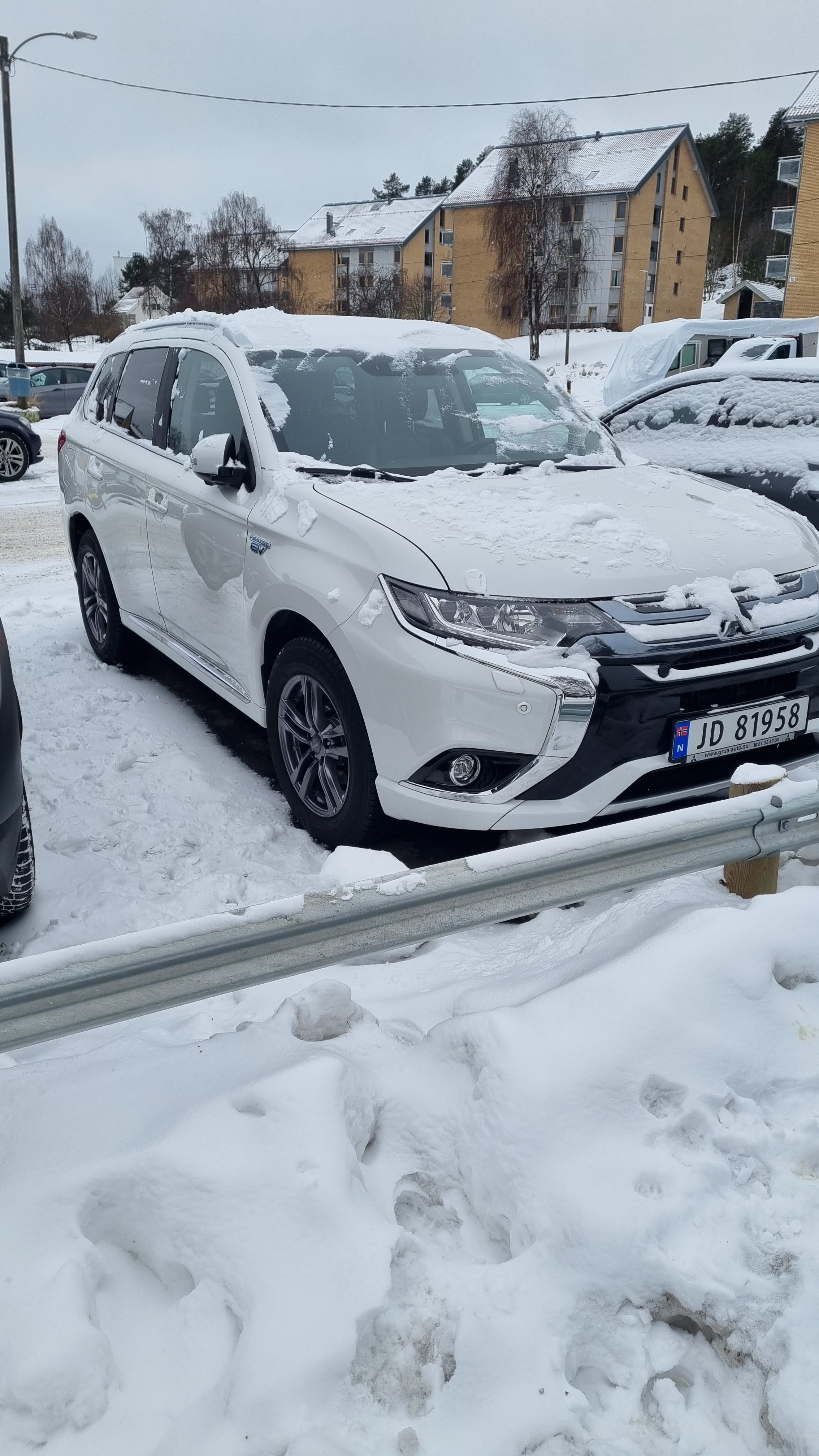 Mitsubishi Outlander Hybrid med Vinterdekk