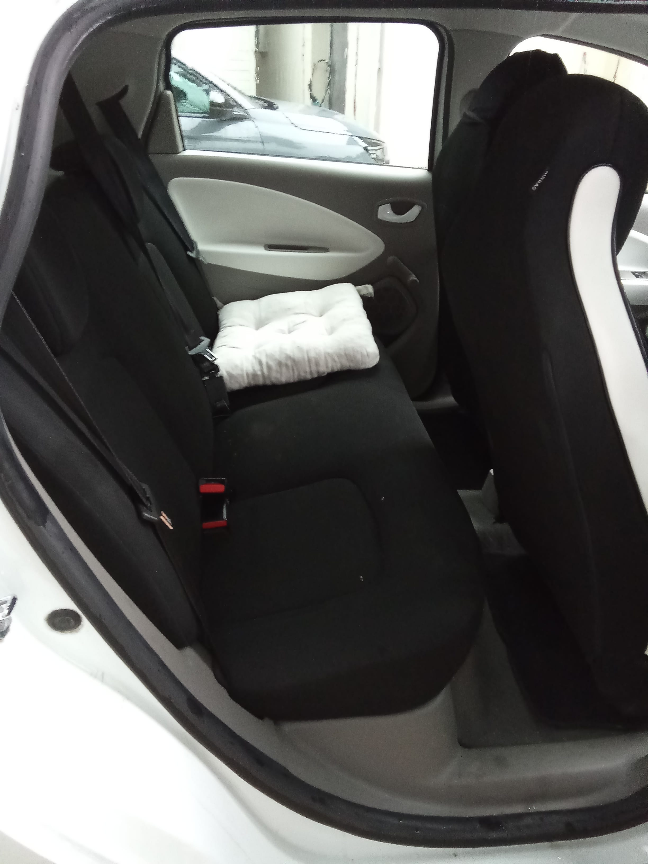 Renault ZOE Rentable en  location mensuelle avec GPS