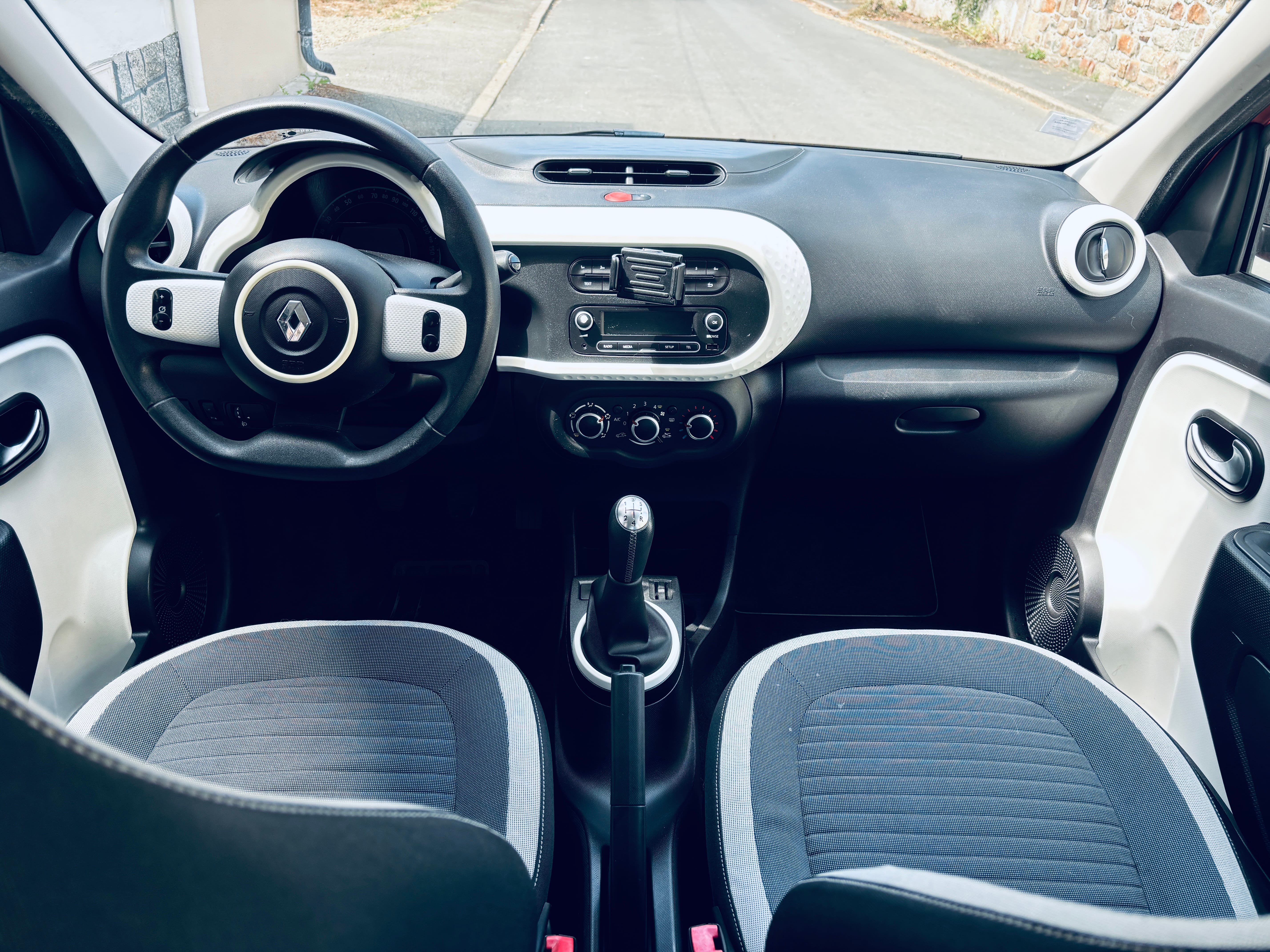Renault Twingo III avec Autoradio