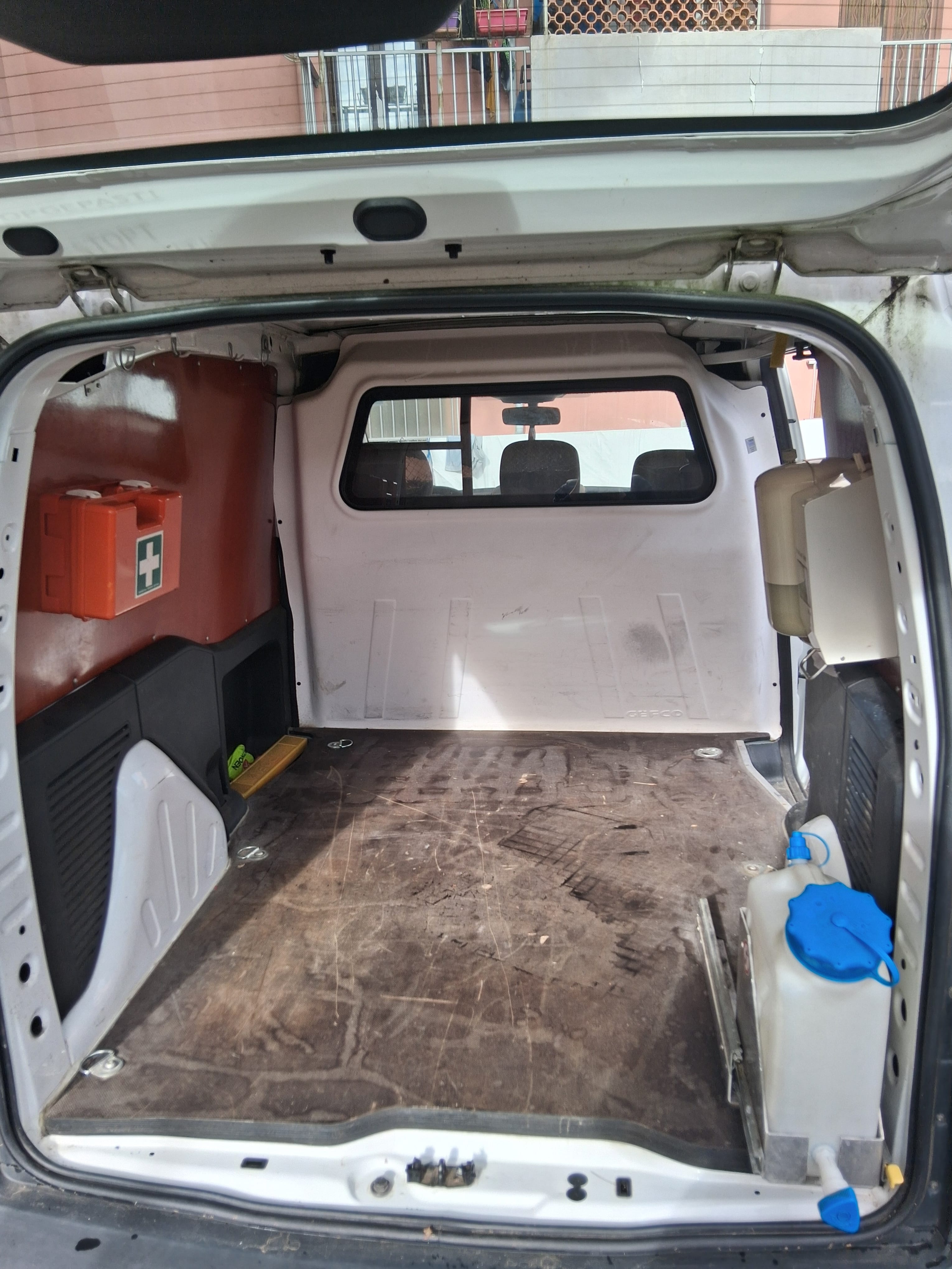 Citroen Berlingo Plancher Cabine con Neumáticos de invierno