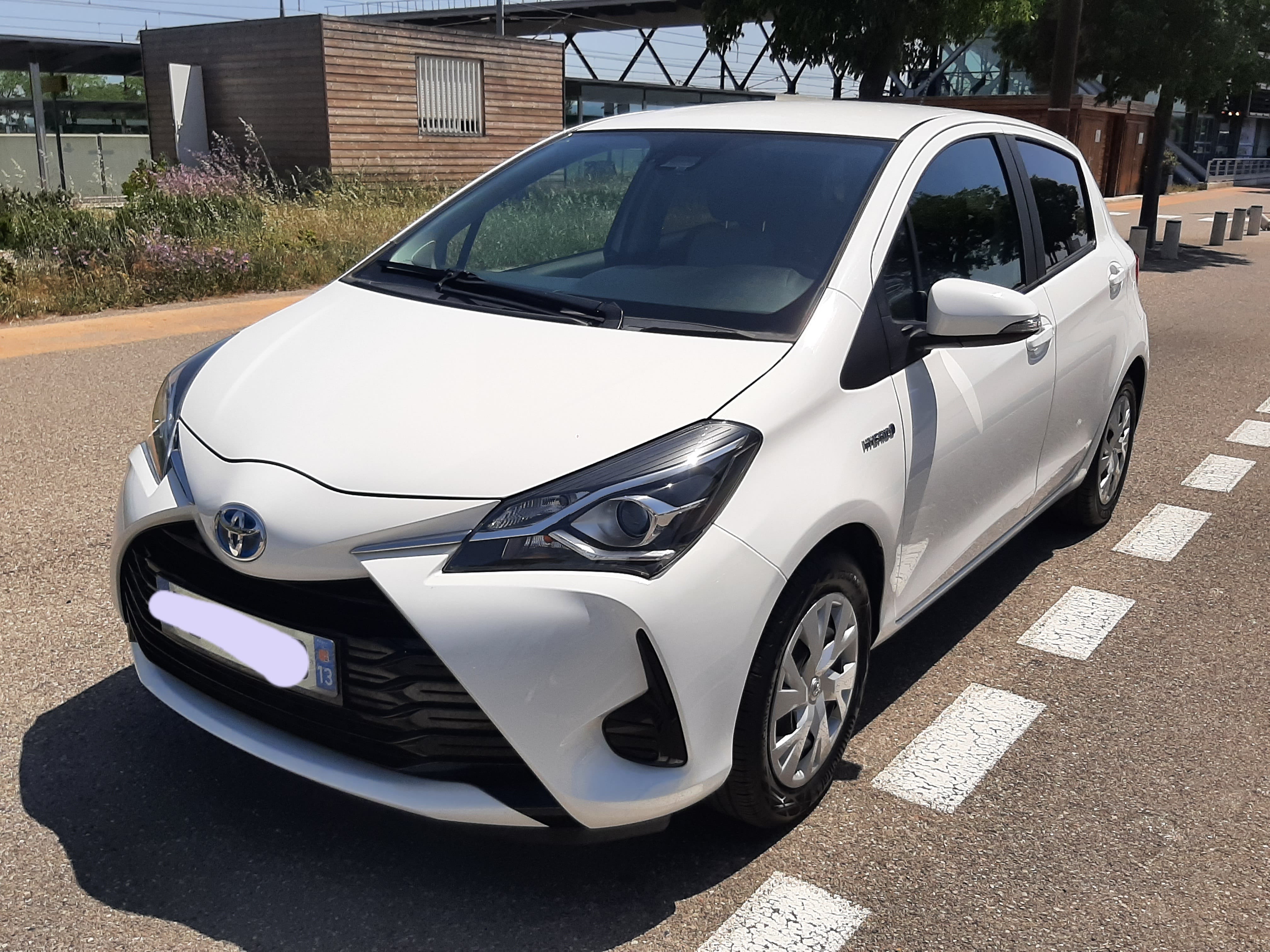 Toyota Yaris Hybride, 2019, Essence 95 / Électrique (hybride), automatique