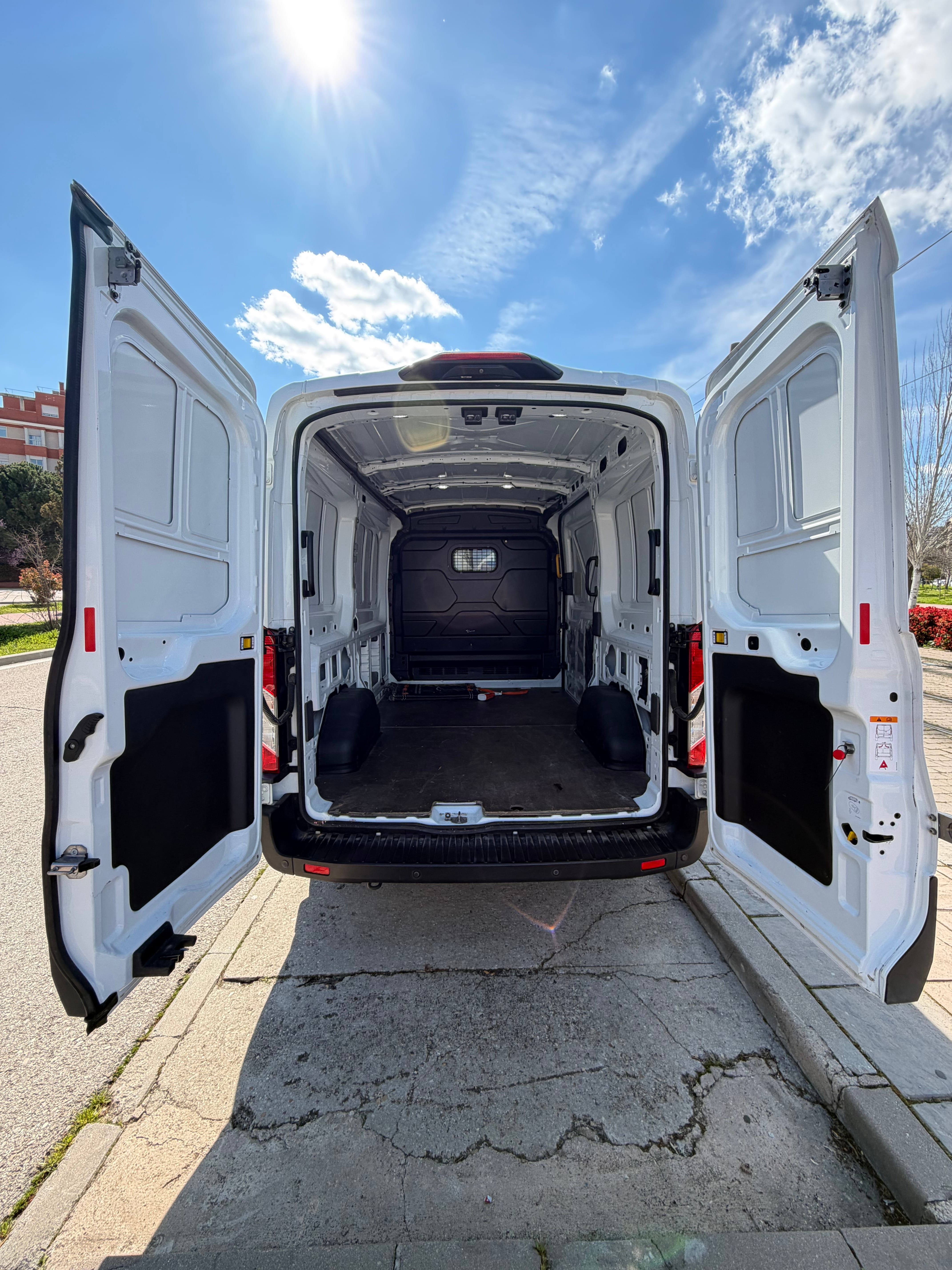 Ford Transit 250 mit Rückfahrkamera