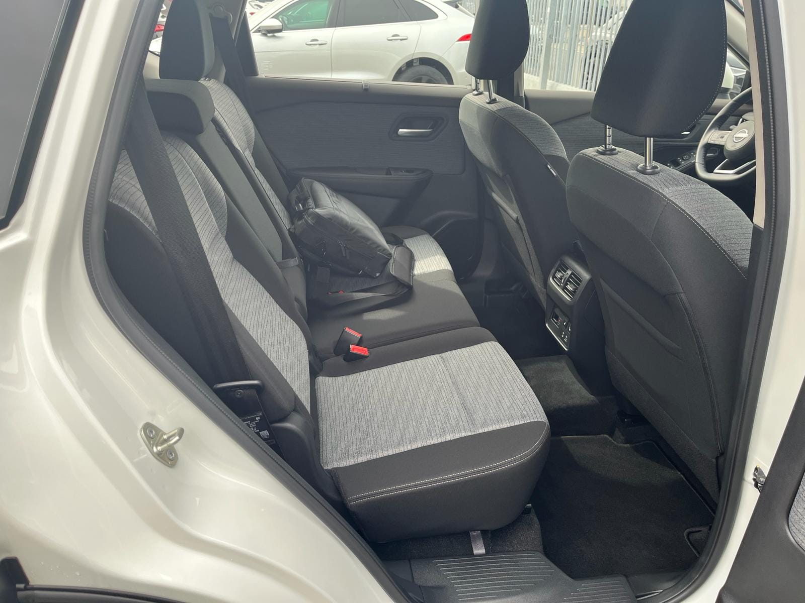 Nissan X-Trail mit Kindersitz