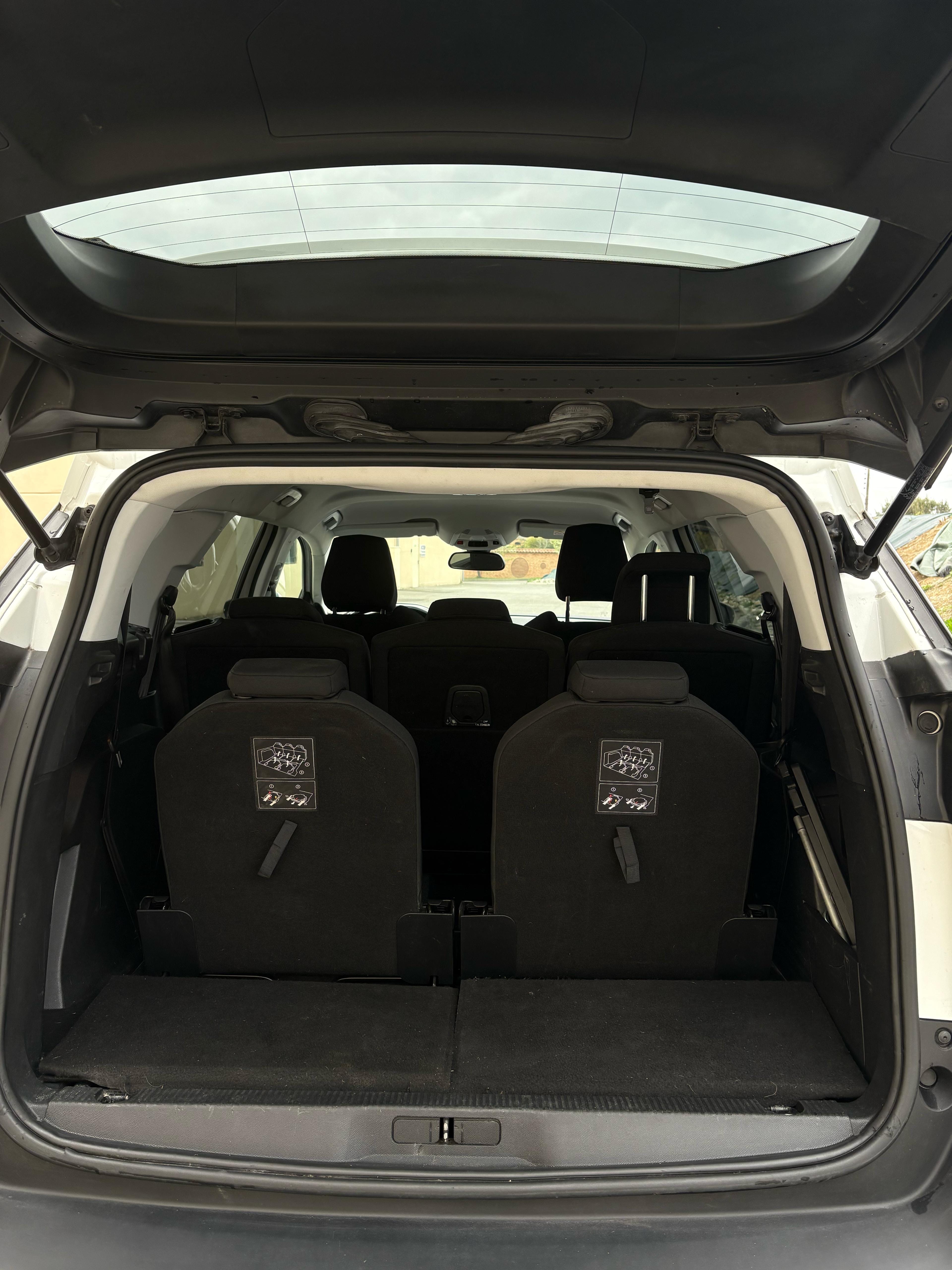 Peugeot 5008 avec Entrée audio / iPod