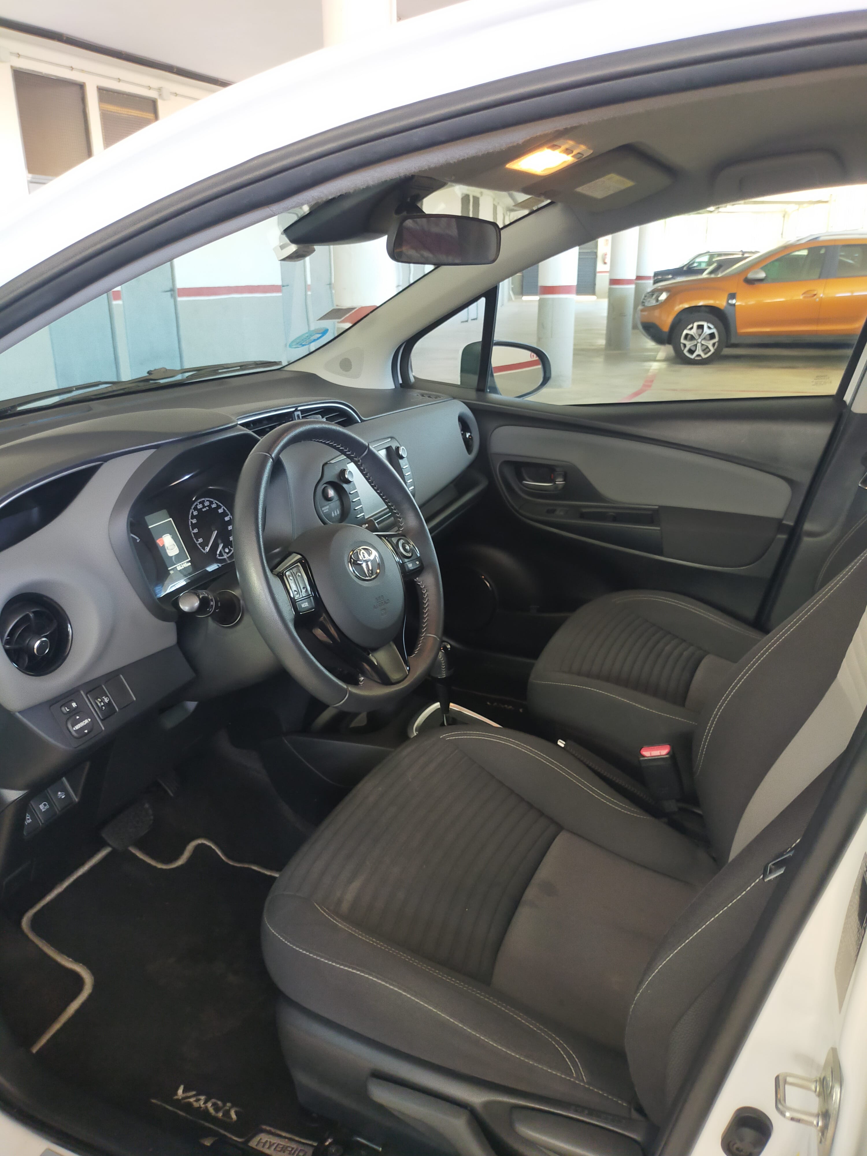 Toyota Yaris Híbrido con Control de velocidad