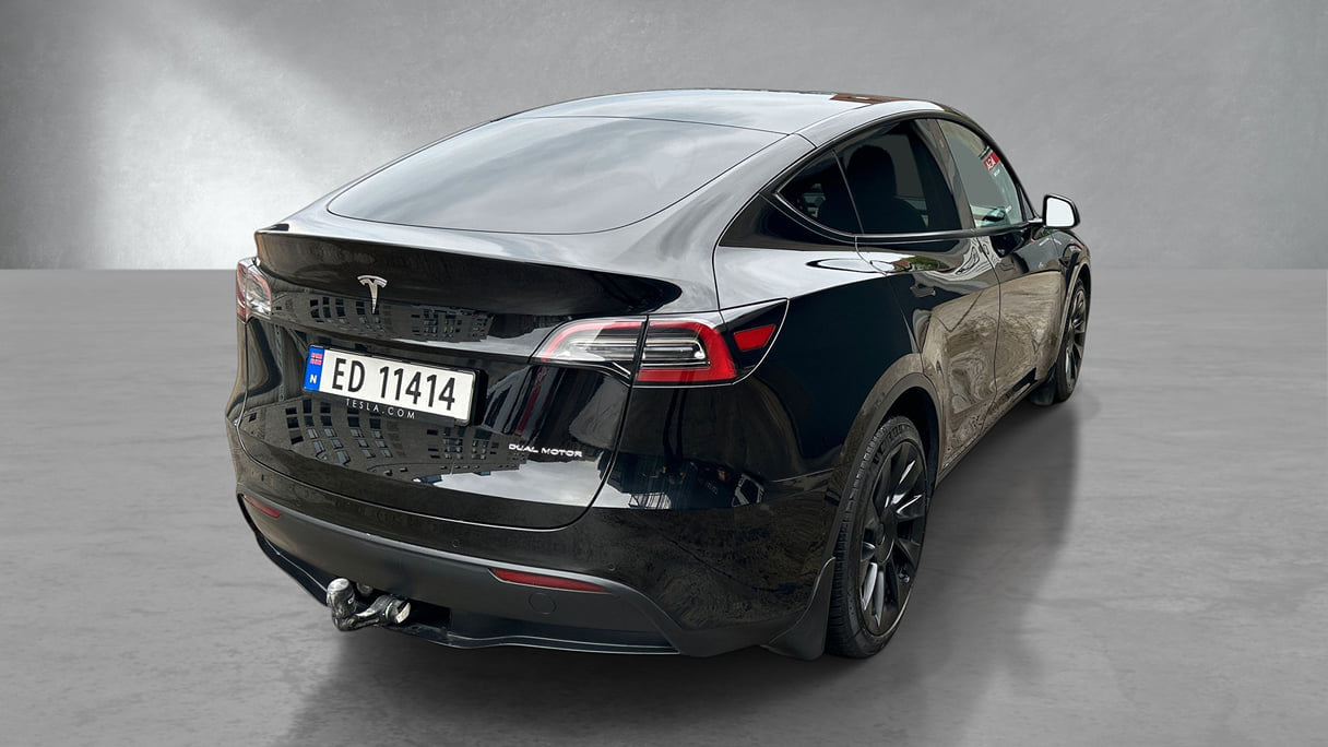 Tesla Model Y med GPS
