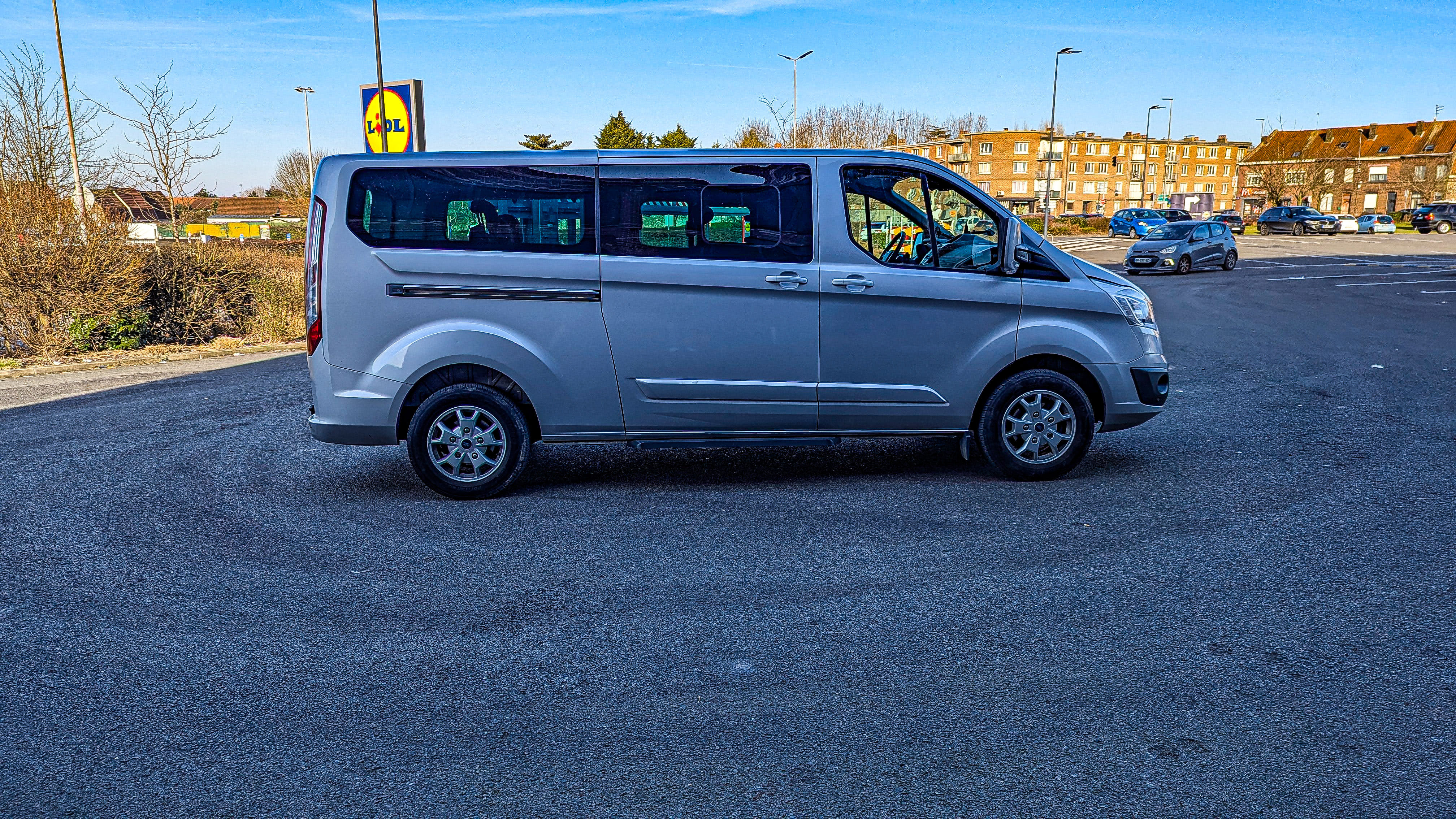 Ford Tourneo Custom 2.2 DTCI 125 CH 9 PLACES GRAND COFFRE avec GPS