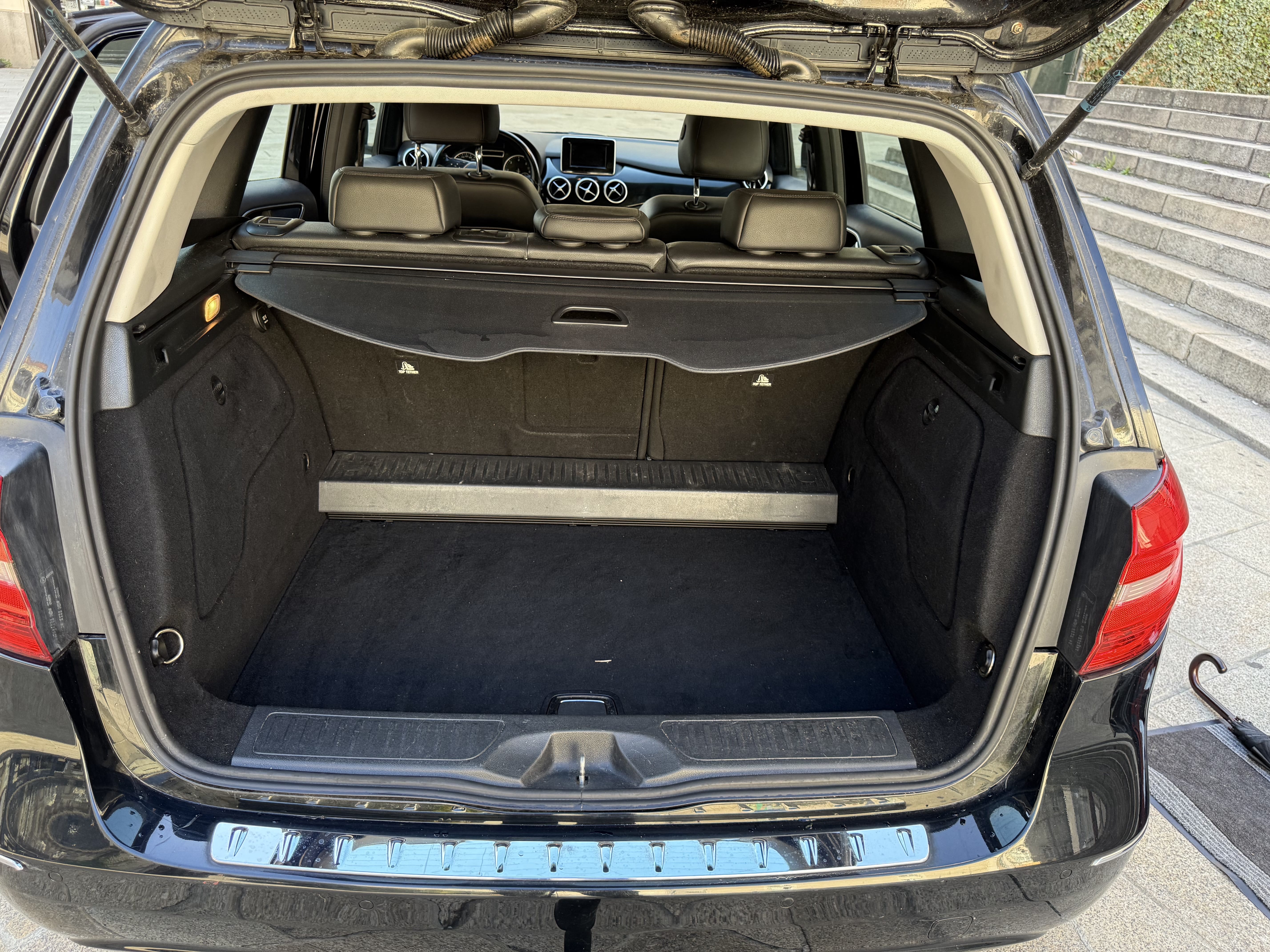 Mercedes-Benz Classe B - Stationnement gratuit, centre-ville, Nantes avec Audio Bluetooth