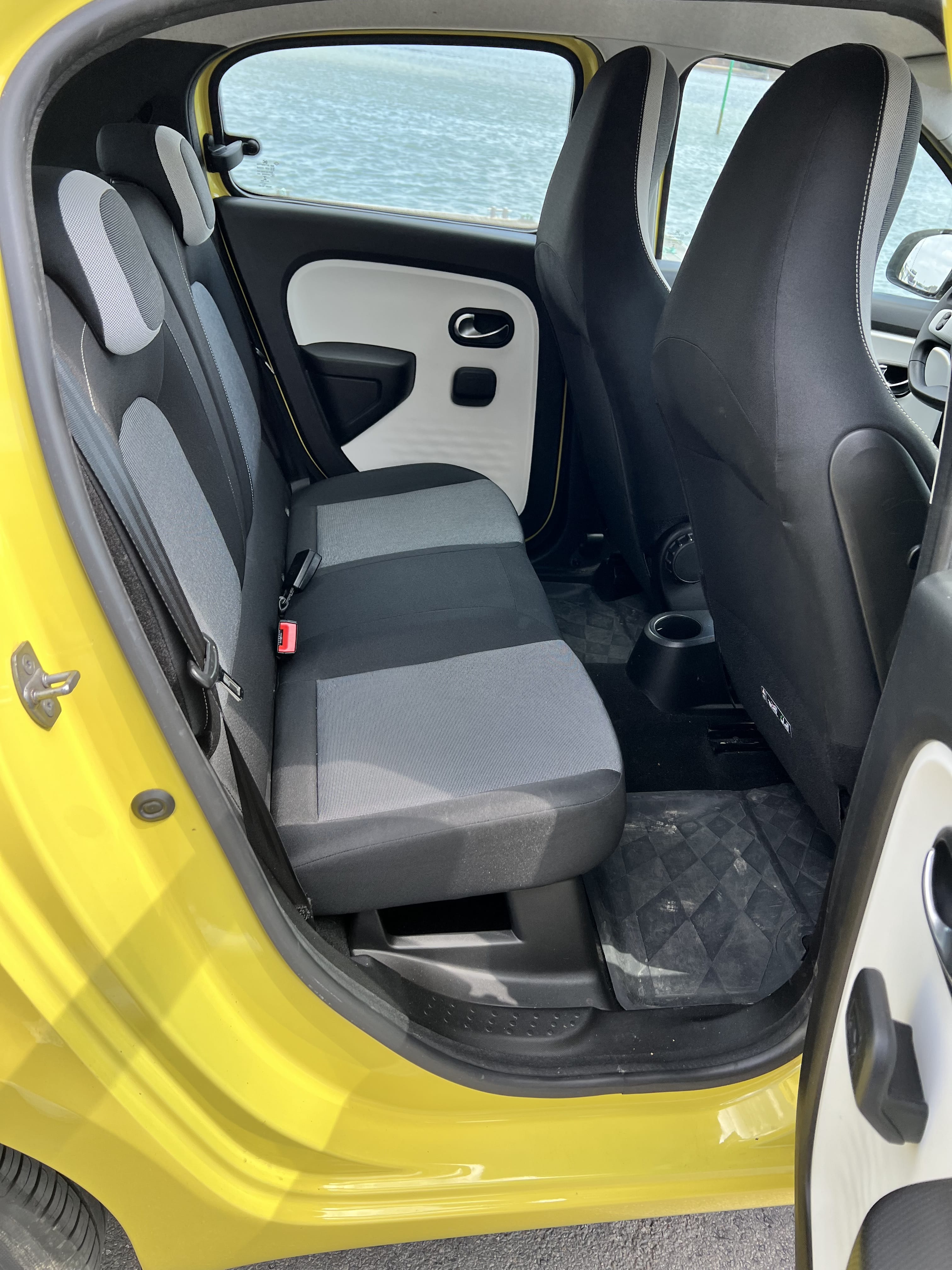 Renault Twingo III 1.0 71ch Essence - Clim/Limiteur de vitesse avec Entrée audio / iPod
