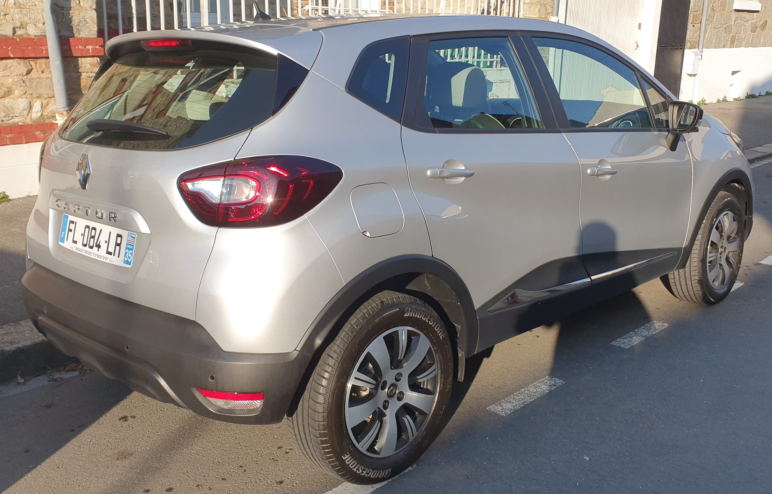 Renault Captur TCe 90 + Sièges auto with GPS