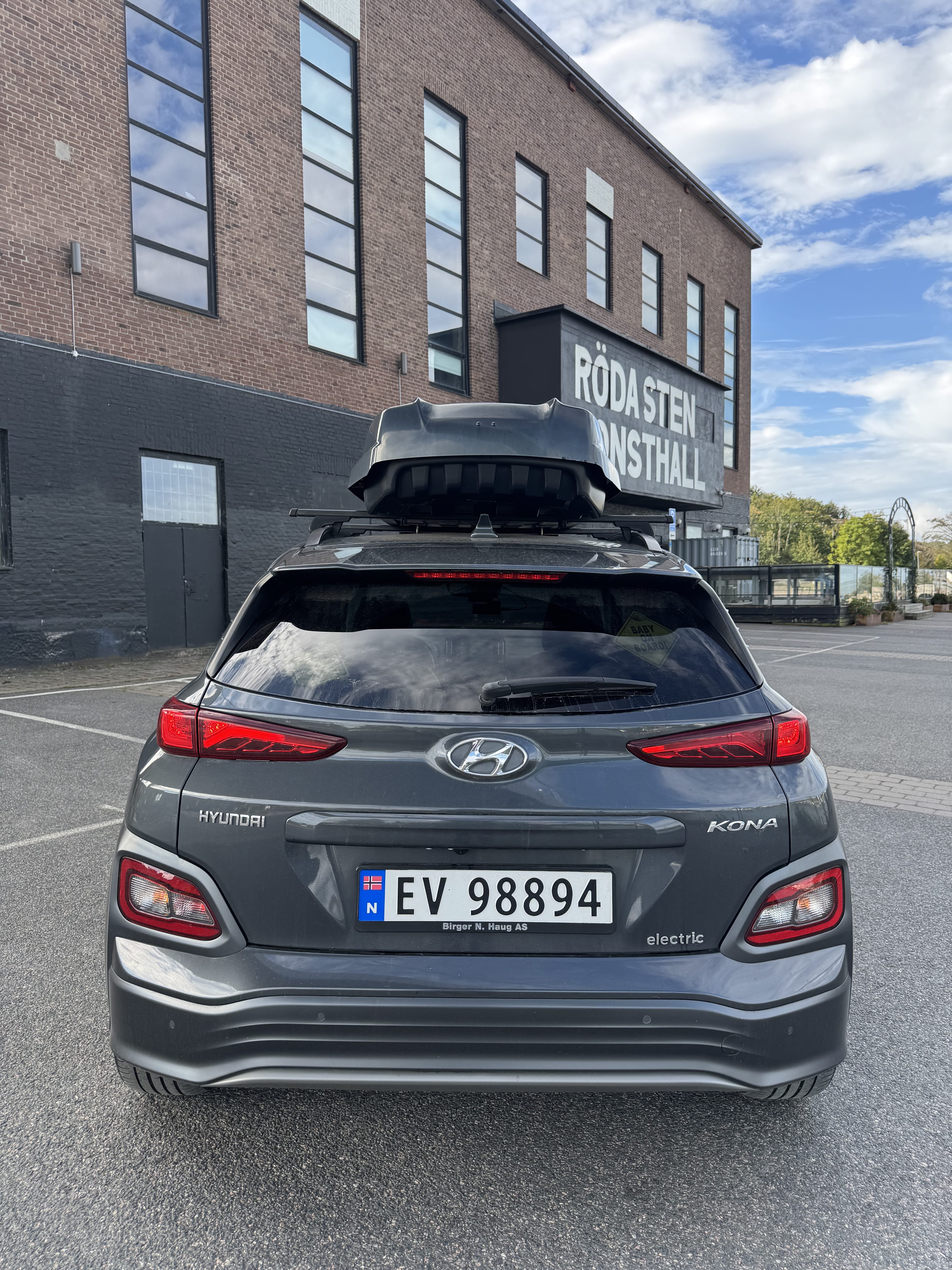Hyundai Kona Electric med Babysete