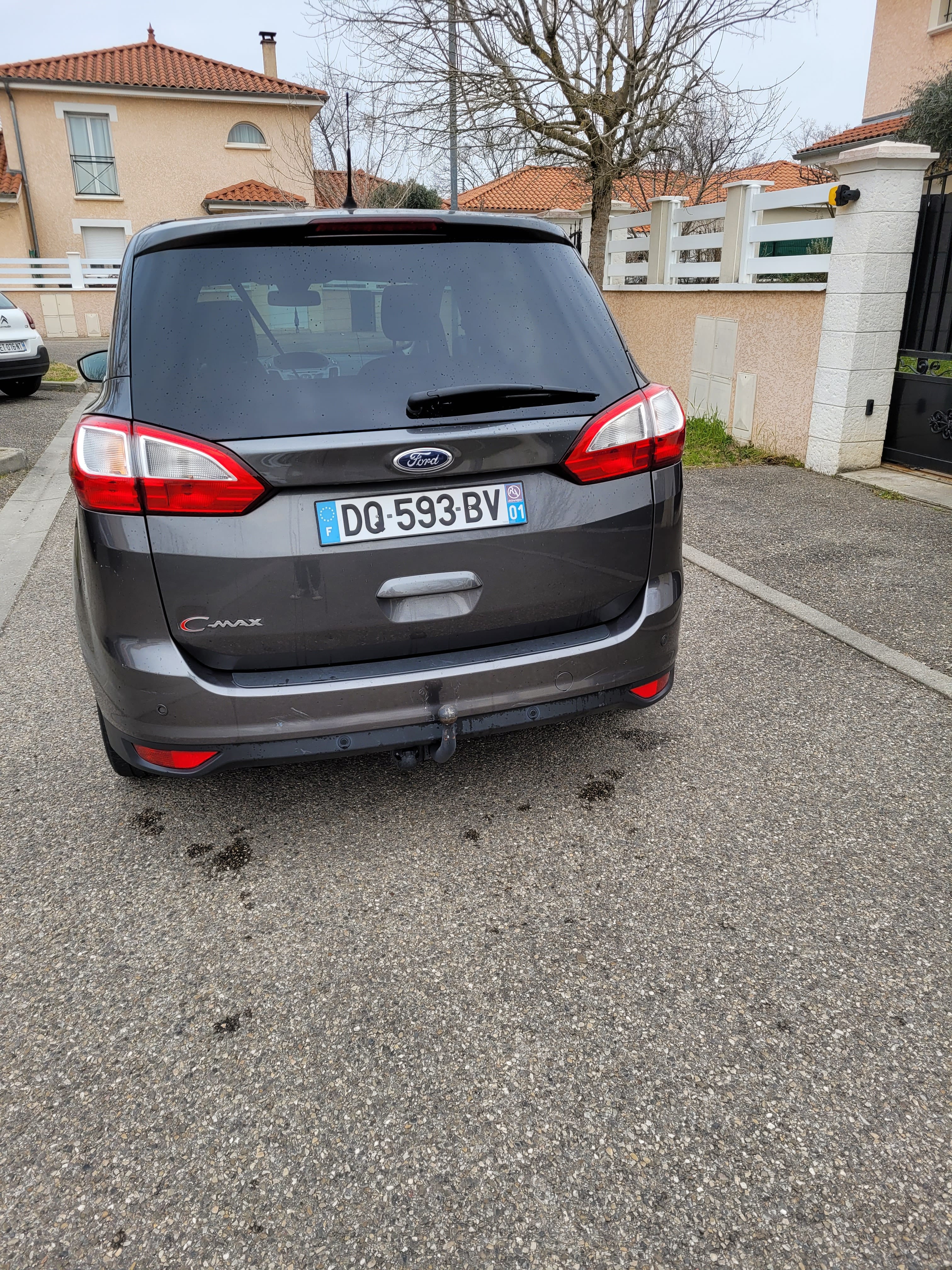 Ford Grand C-Max avec Pneus neige