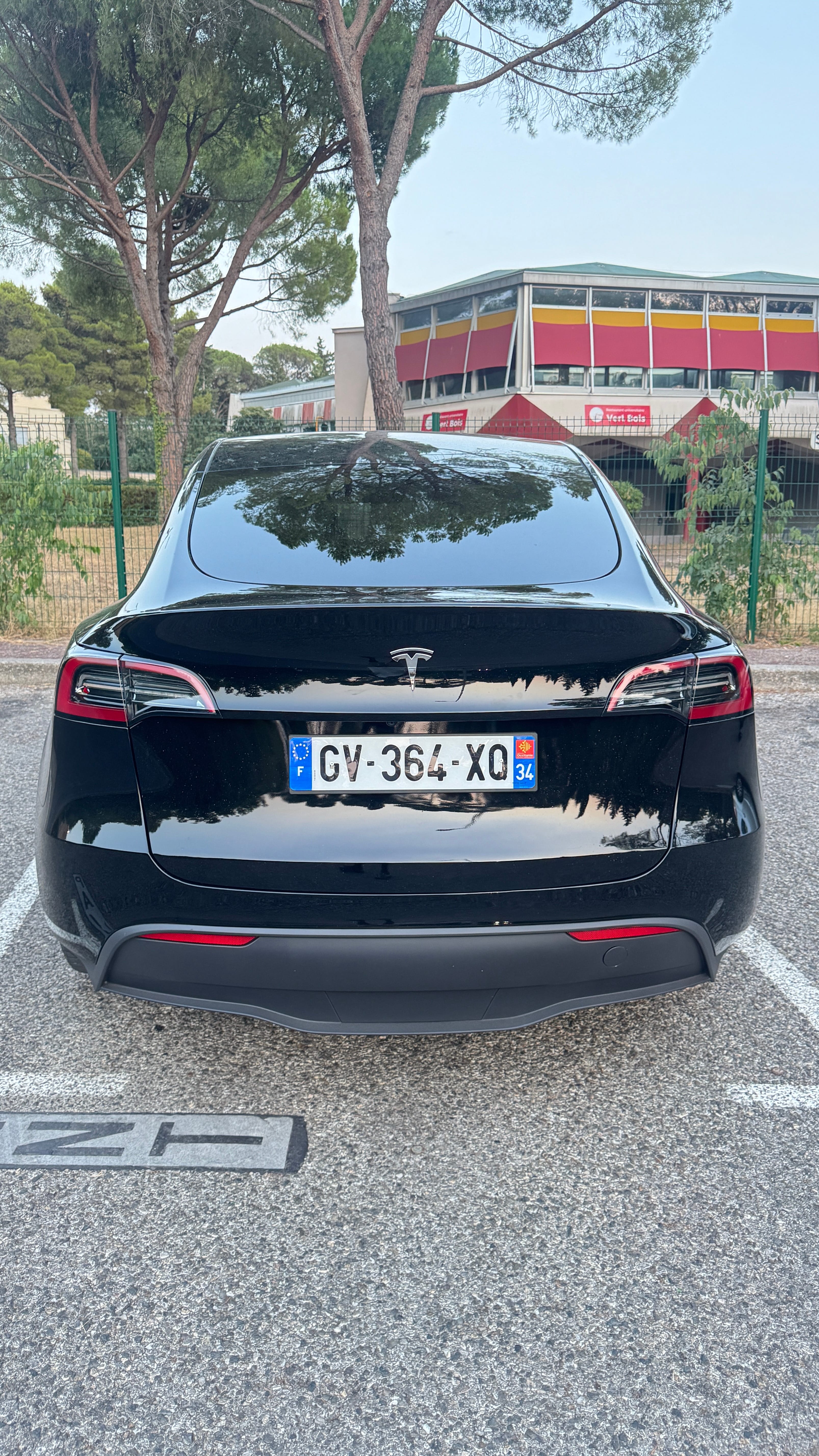 Tesla Model Y avec Siège bébé