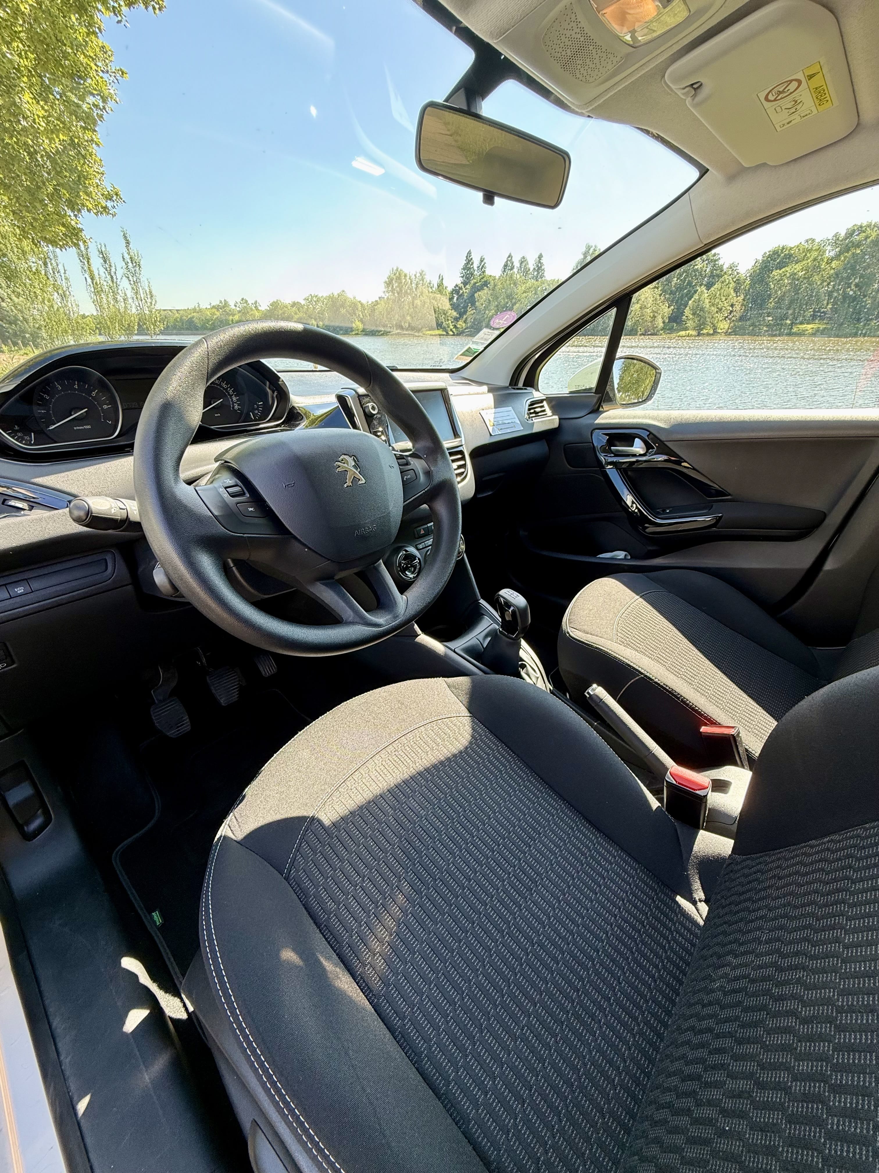 Peugeot 208 avec GPS