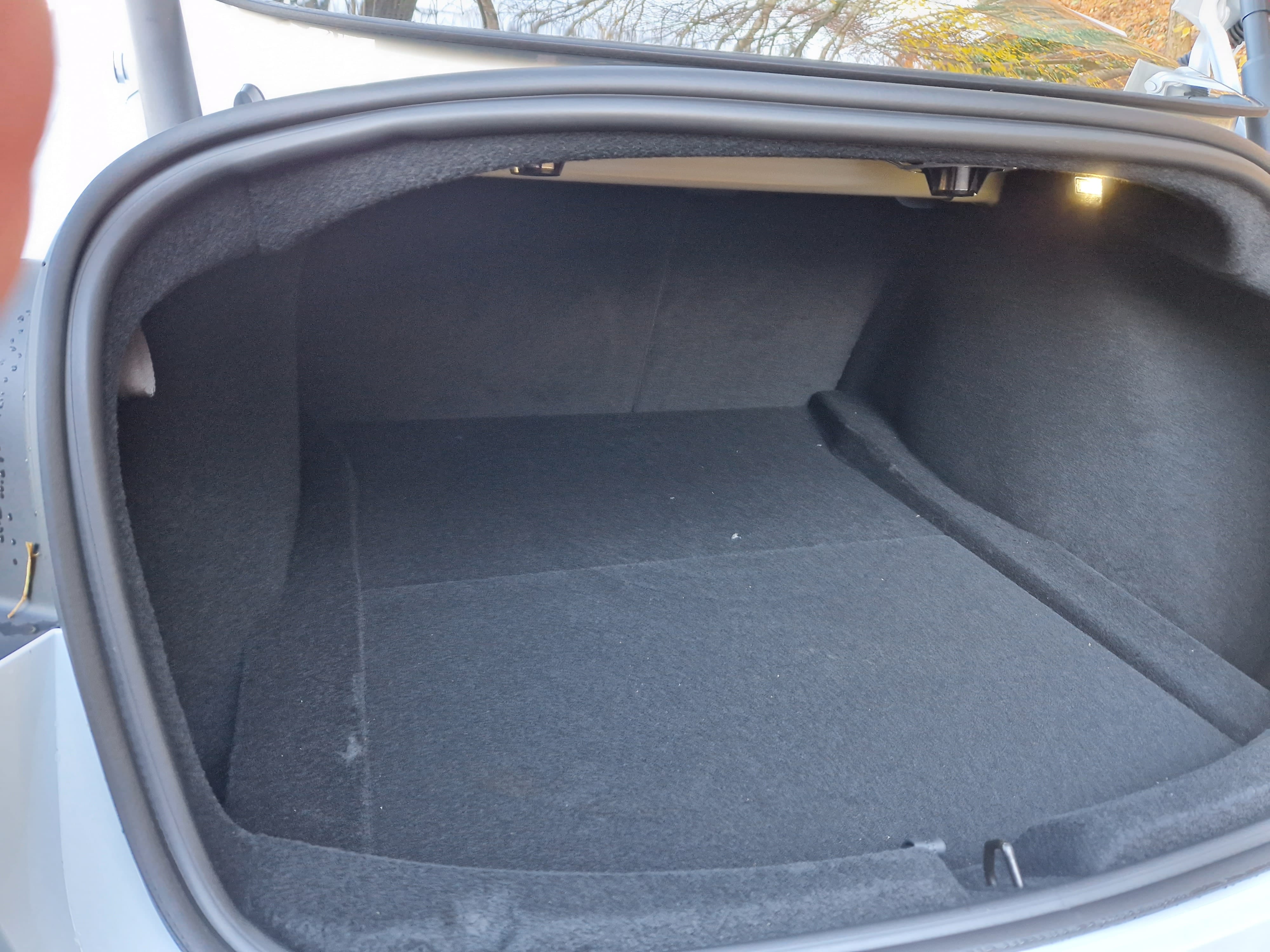Tesla Model 3 Long Range mit Bluetooth-Audio