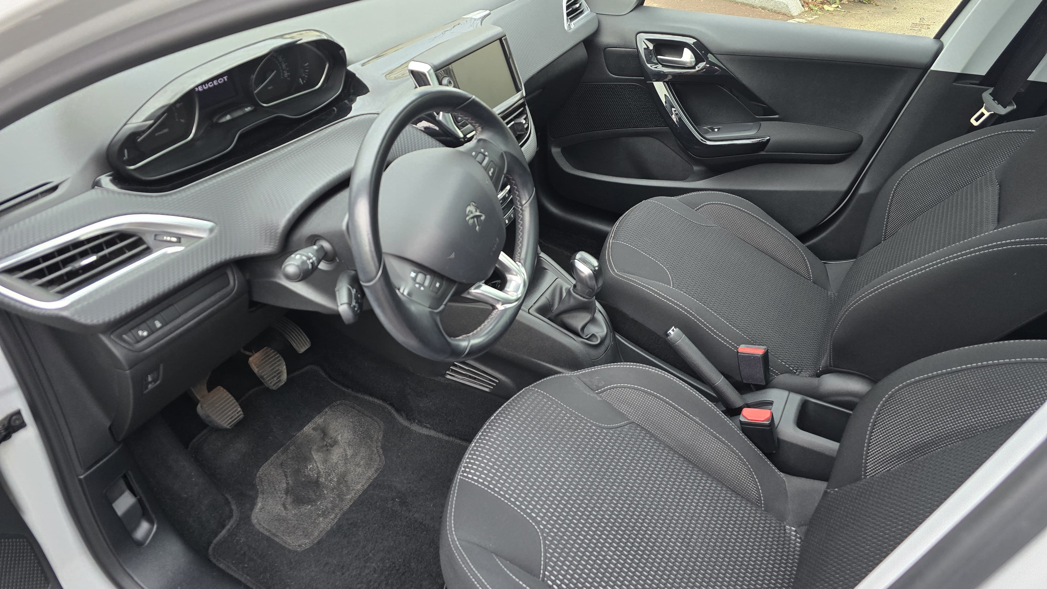 Peugeot 208 avec Apple CarPlay