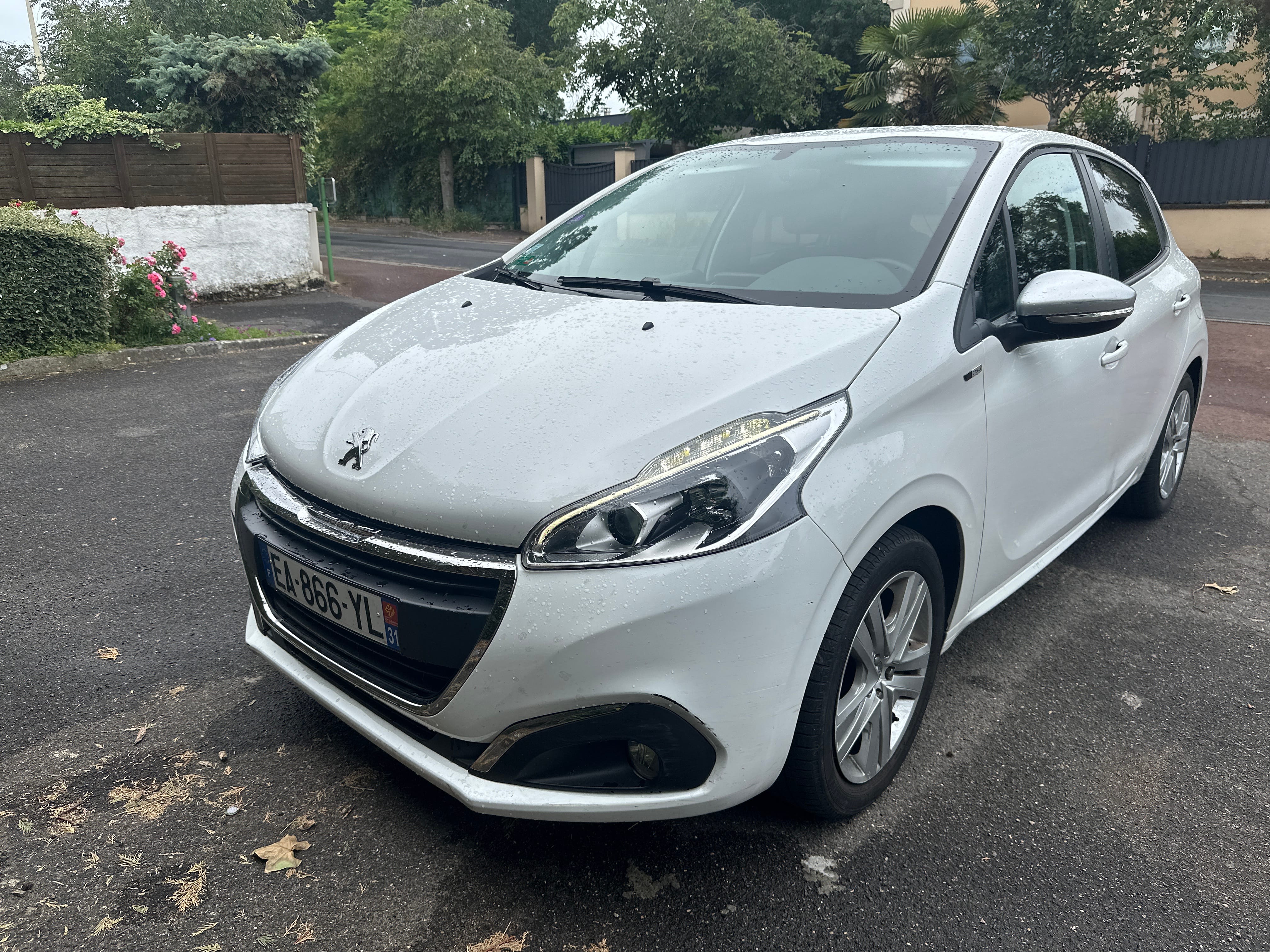 Peugeot 208 1,2 82 chevaux, 2016, Essence 95