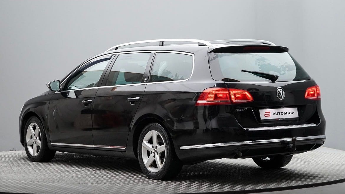 Volkswagen Passat SW Roof cargo box with Cruise control