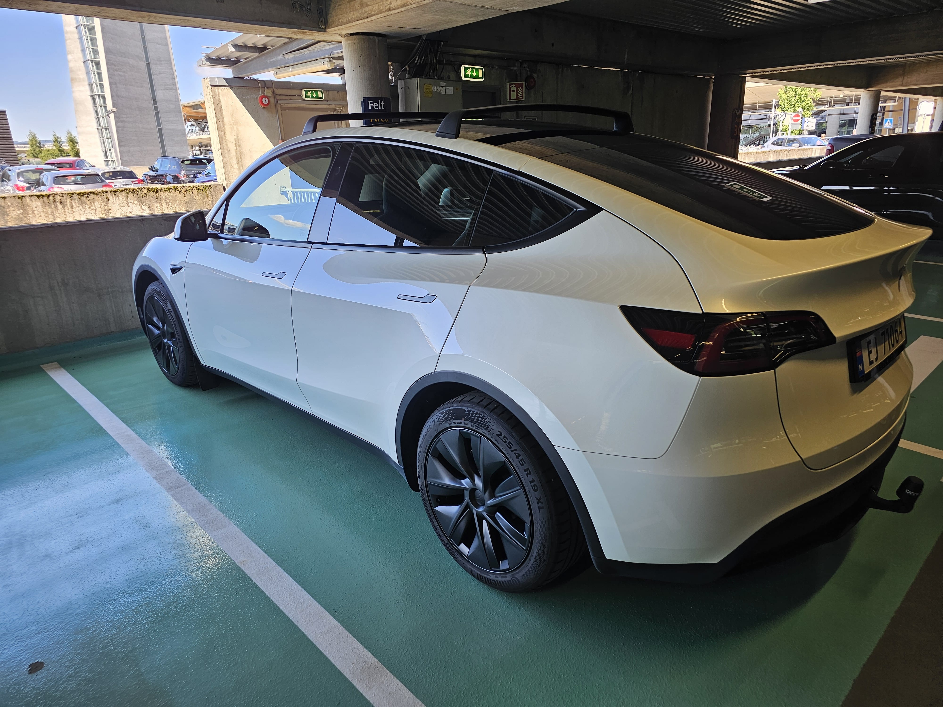 Tesla Model Y Long Range med GPS