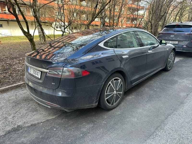 Tesla Model S 85 with Air conditioning