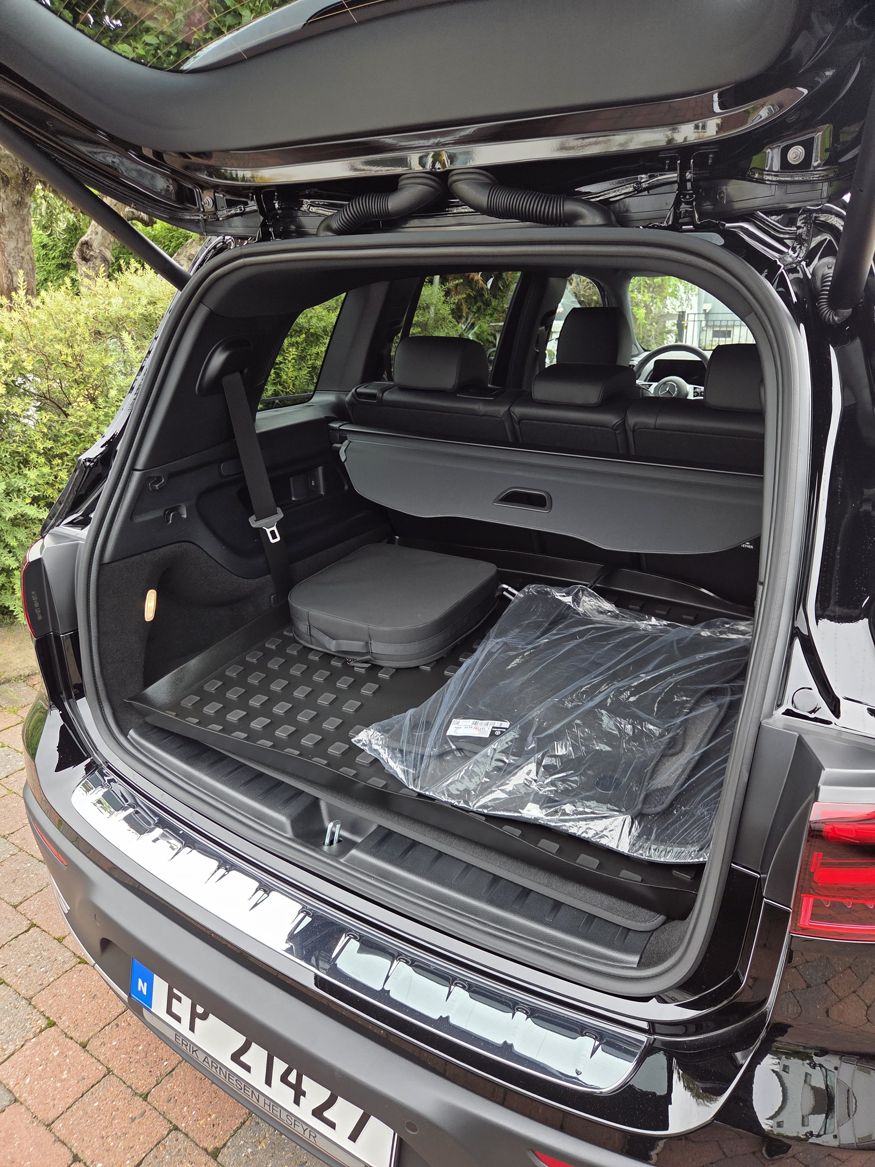 Mercedes-Benz EQB 300 4MATIC med Firehjulstrekk