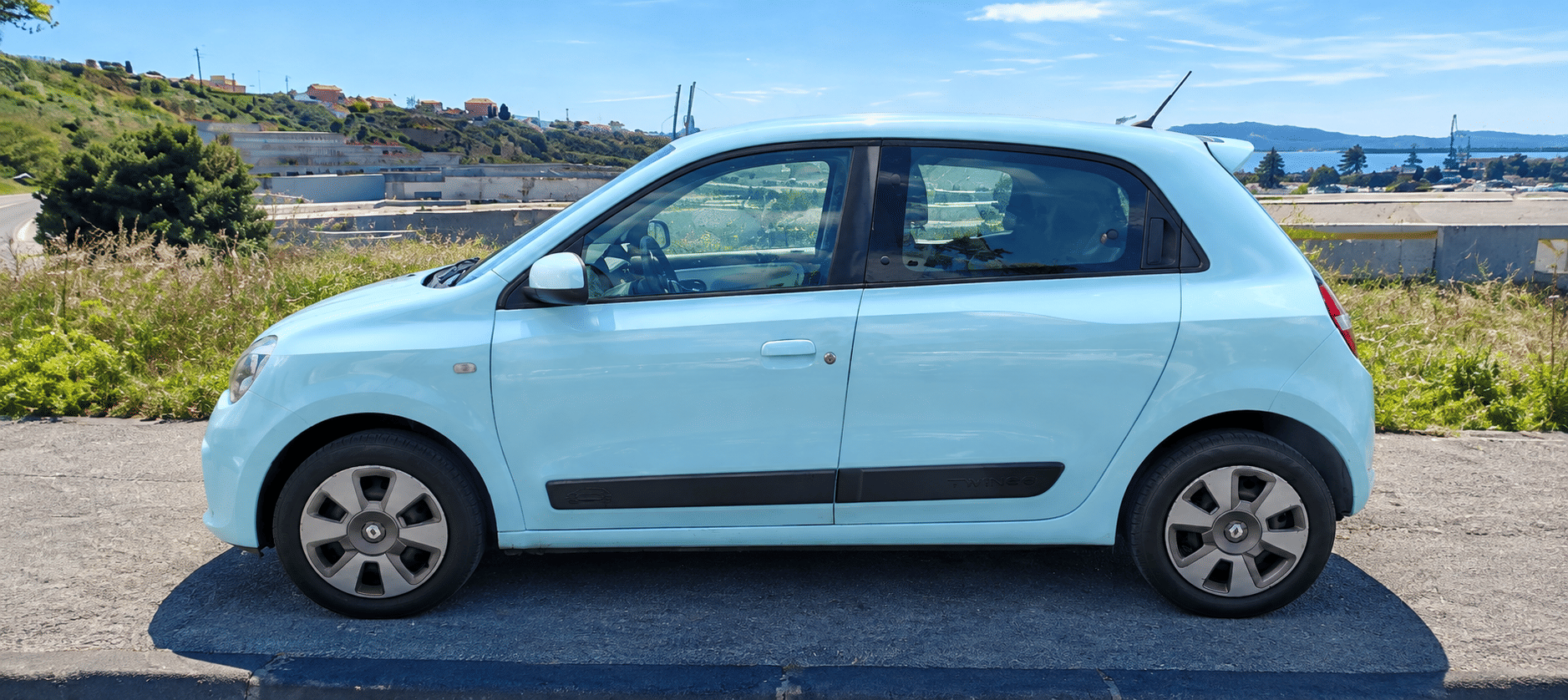 Renault Twingo III with Air conditioning
