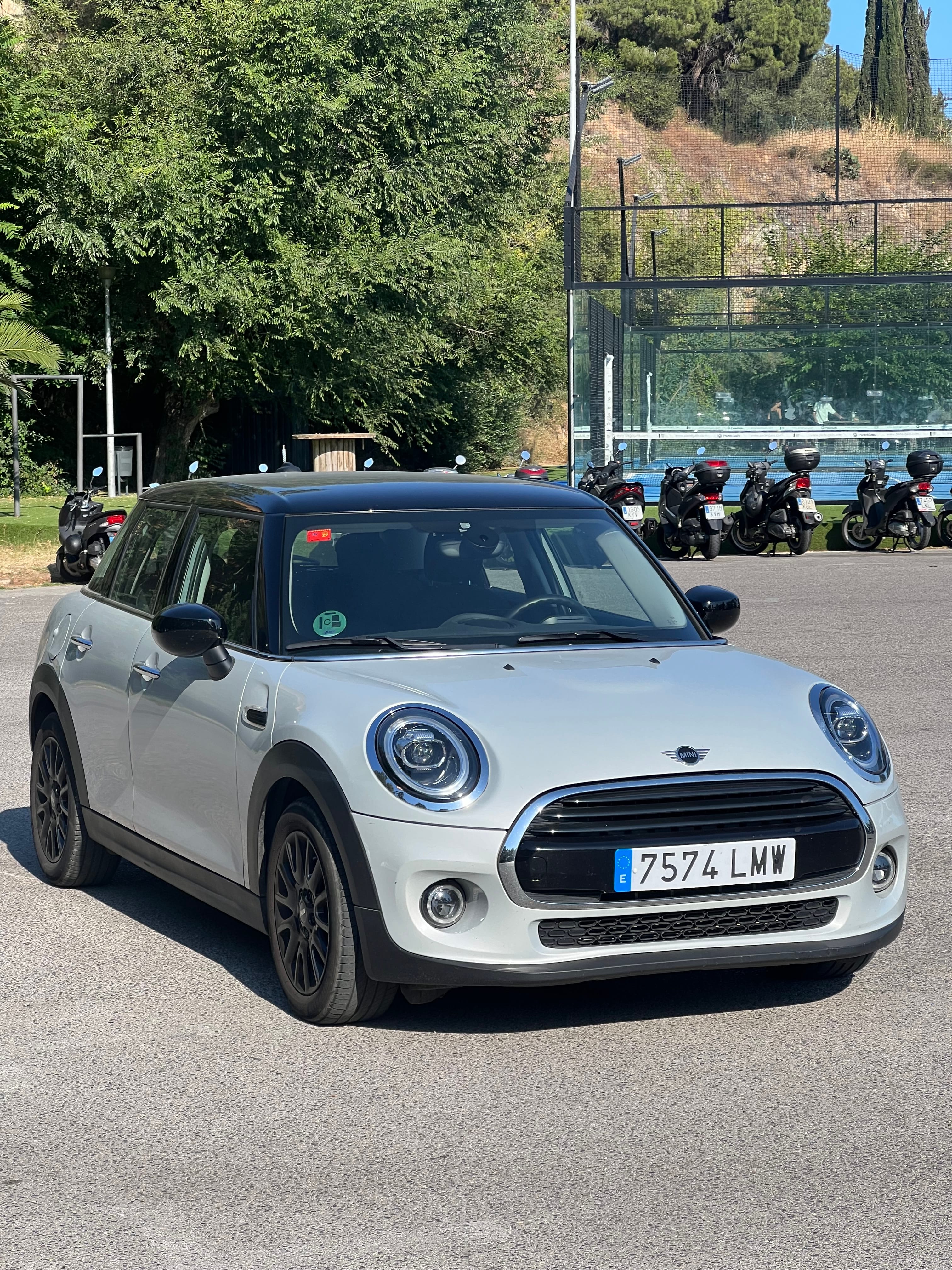 Mini Cooper 5 Puertas con Audio Bluetooth