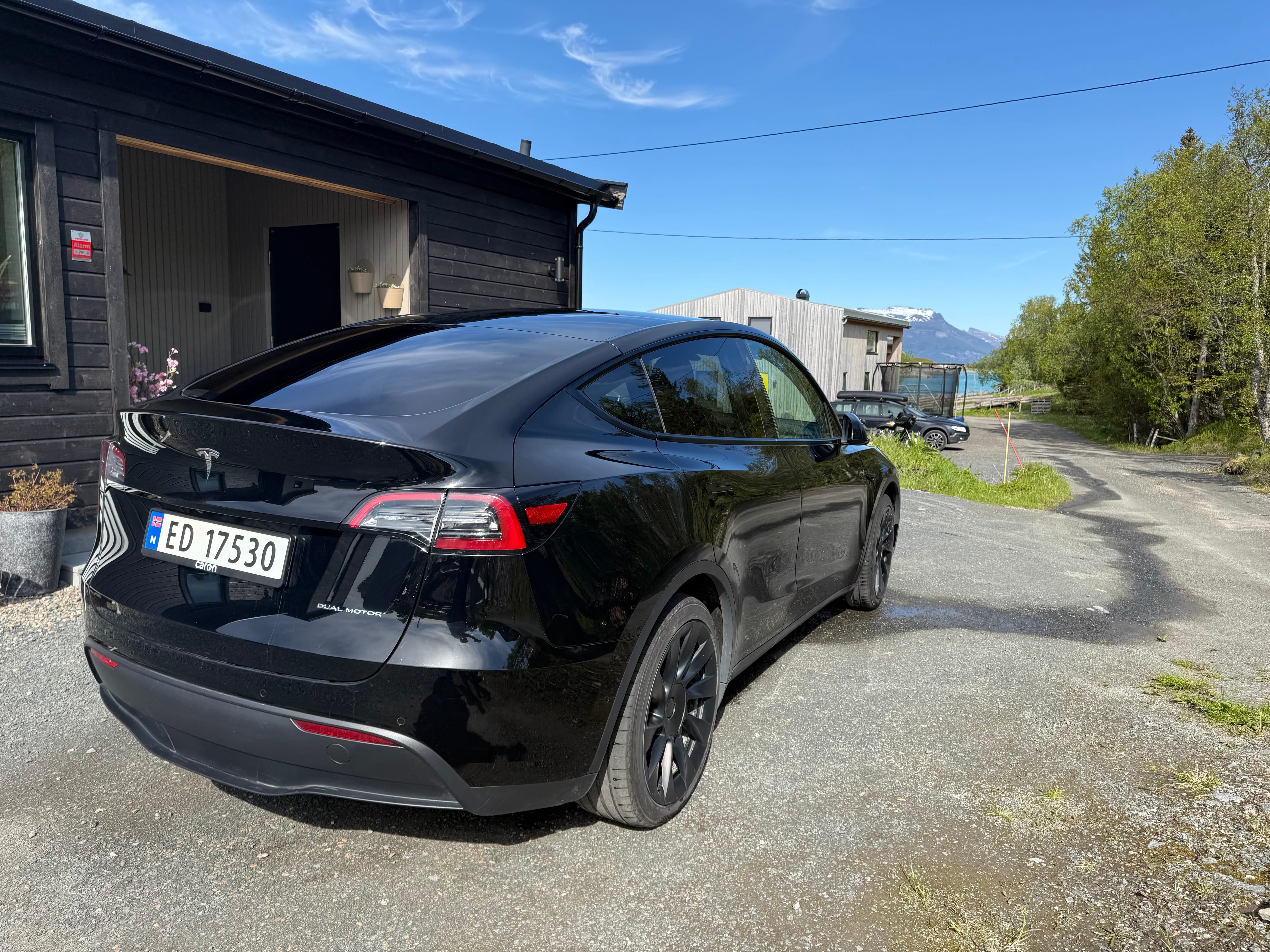 Tesla Model Y Long Range med Ryggekamera