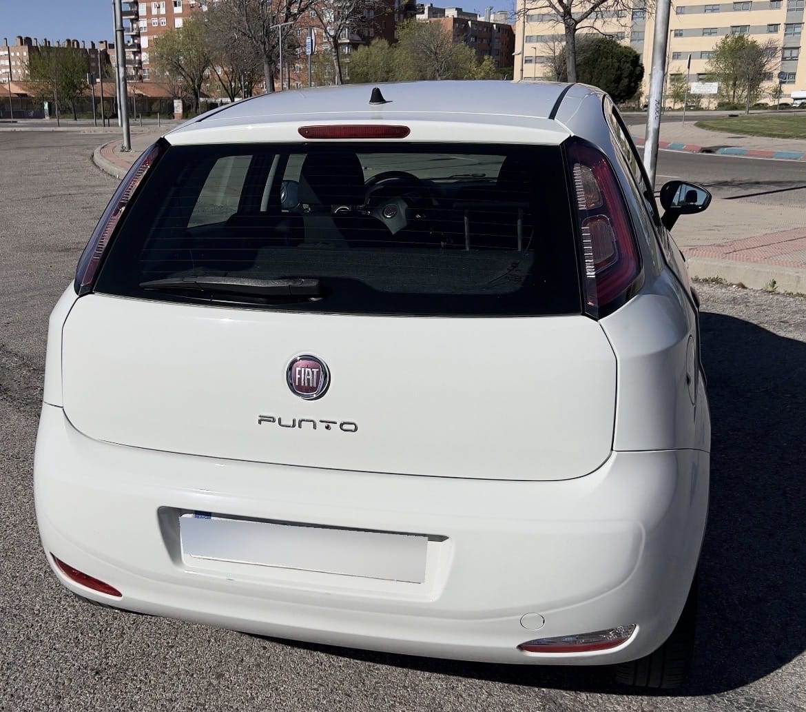 Fiat Punto mit Schneeketten