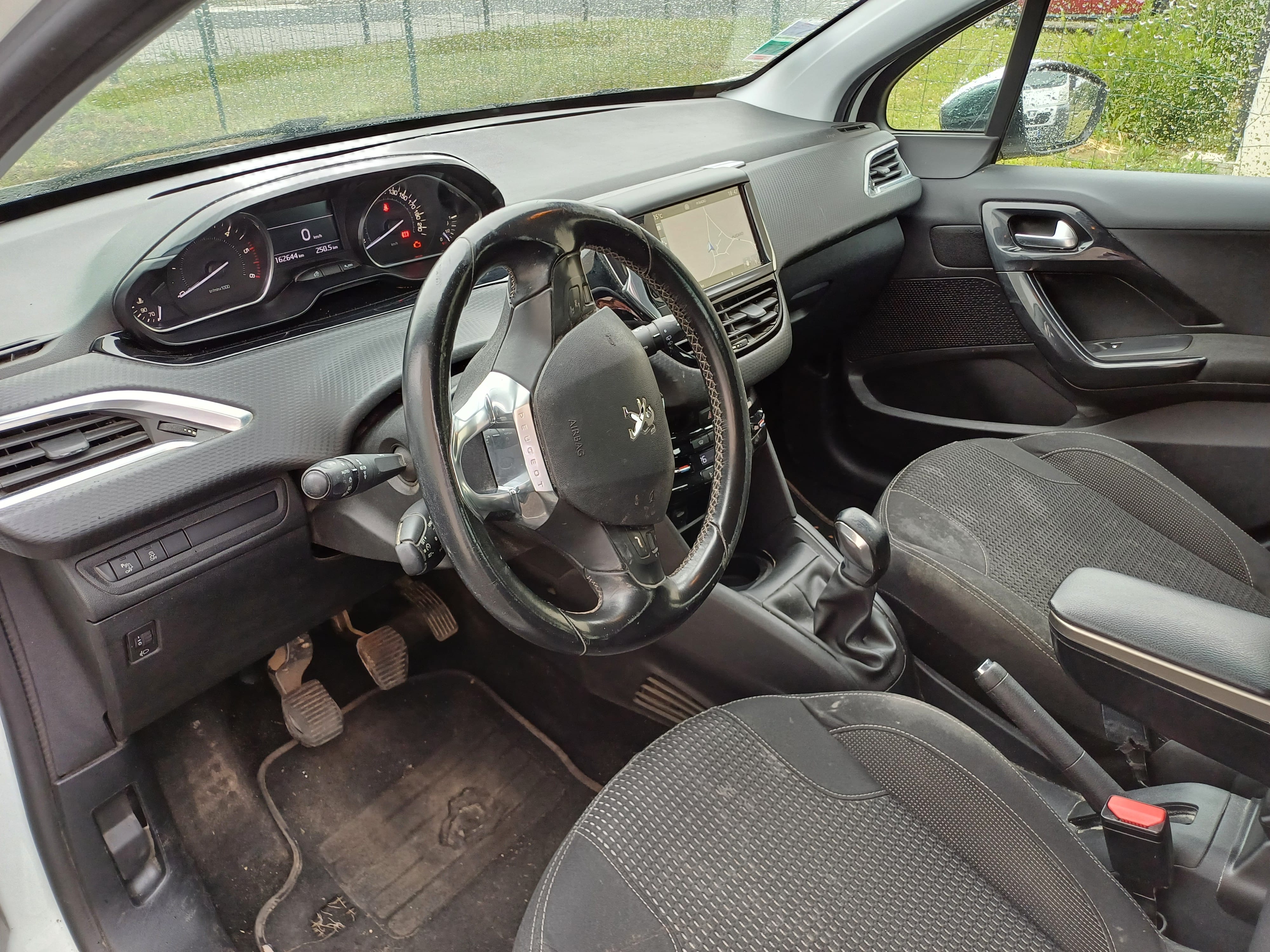 Peugeot 208 avec GPS