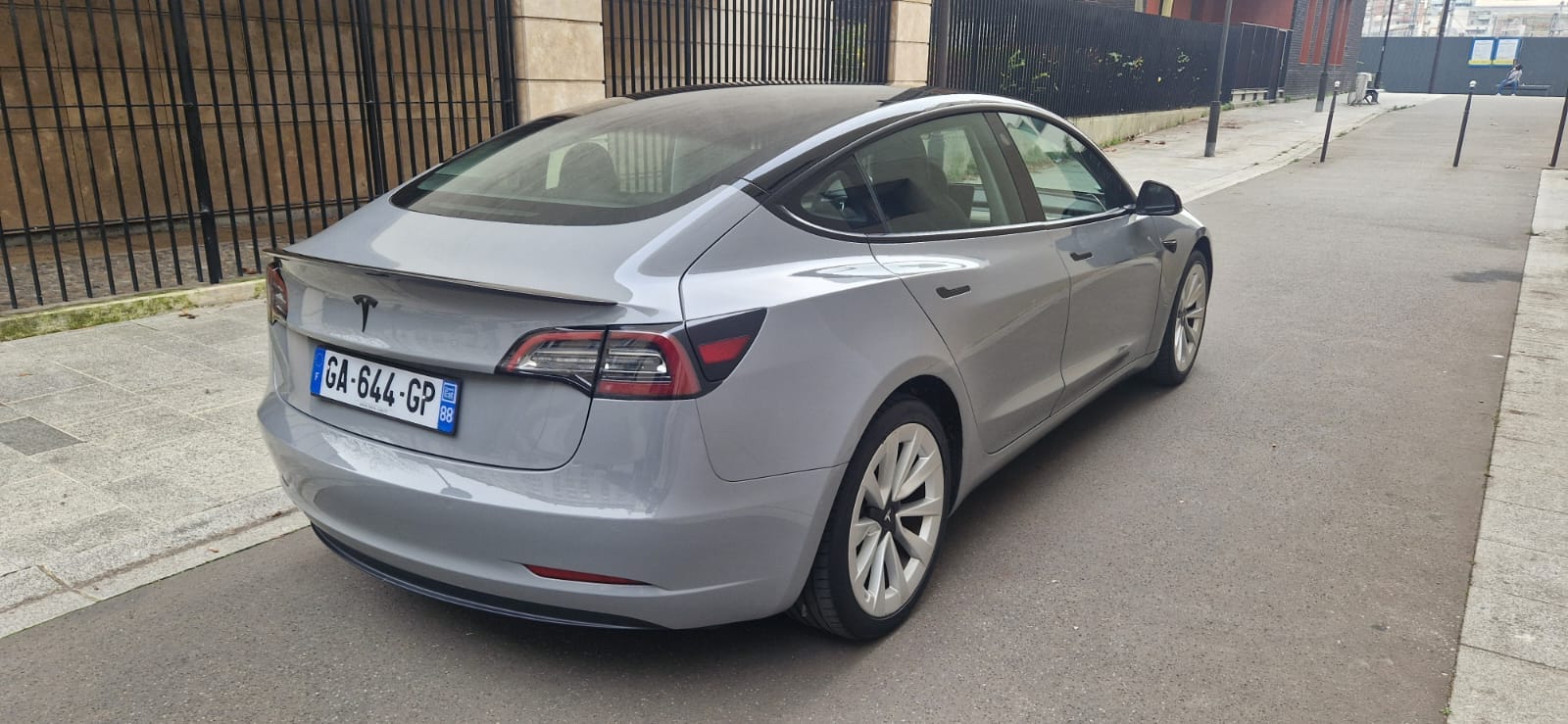 Tesla Model 3 Standard Range Plus – 100% électrique – Autopilot avec Entrée audio / iPod
