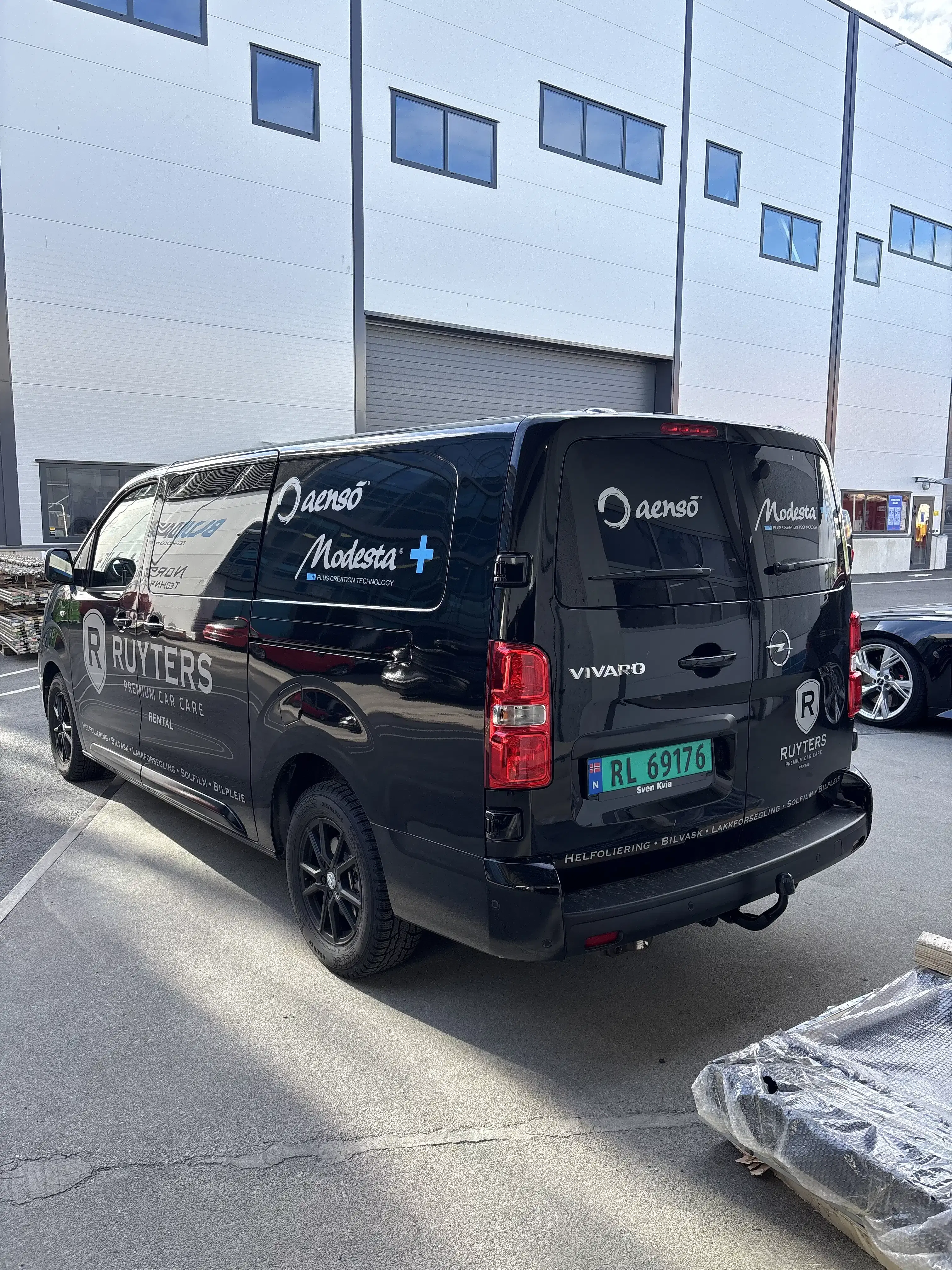 Opel Vivaro with Hitch