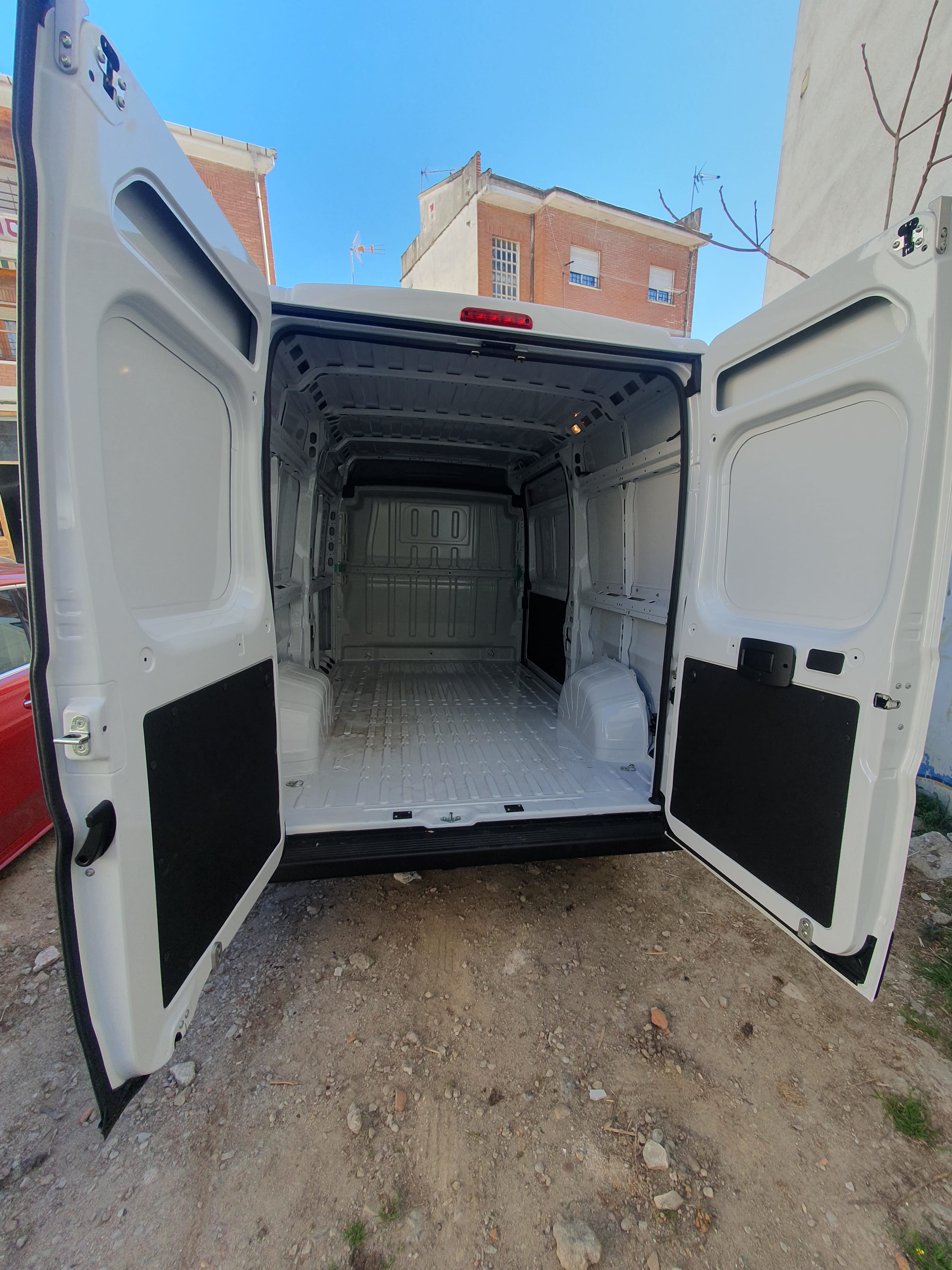 Fiat Ducato Furgoneta nueva, 120 km. De uso. con Entrada de Audio/iPod