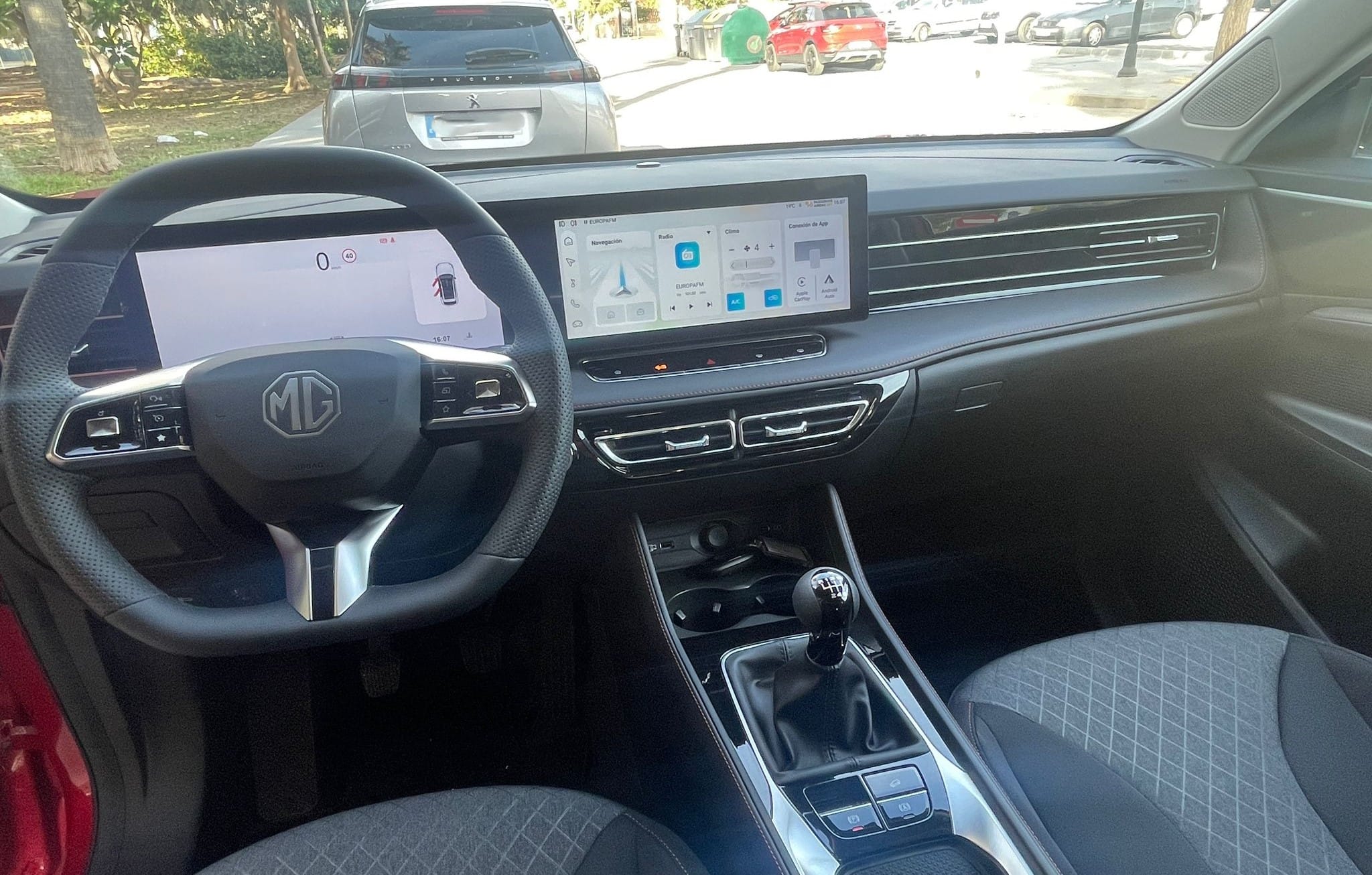 MG HS Excite con Control de velocidad