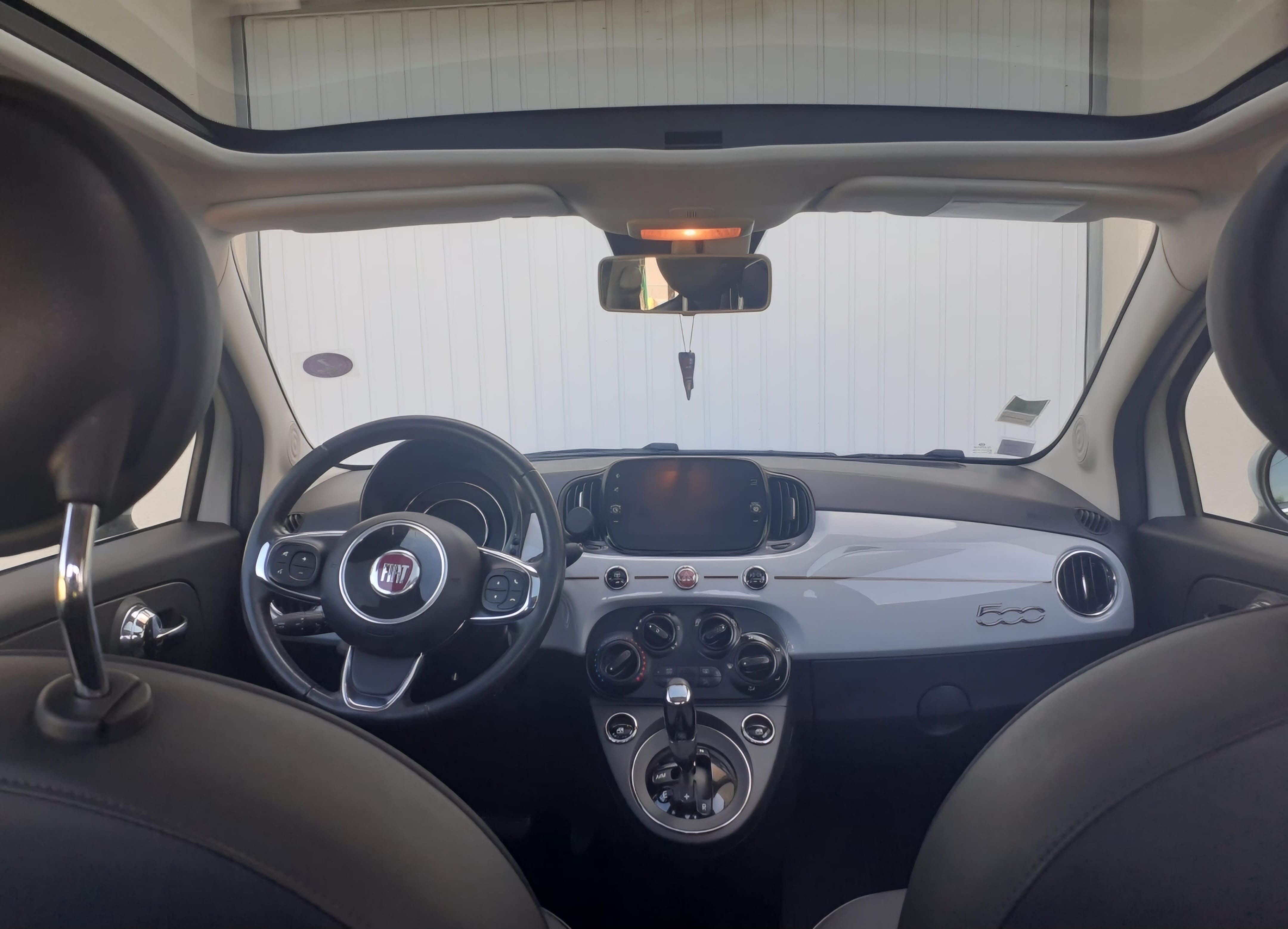 Fiat 500 automatique 2019 - Boîtier Connect - Gare de Juziers avec Audio Bluetooth