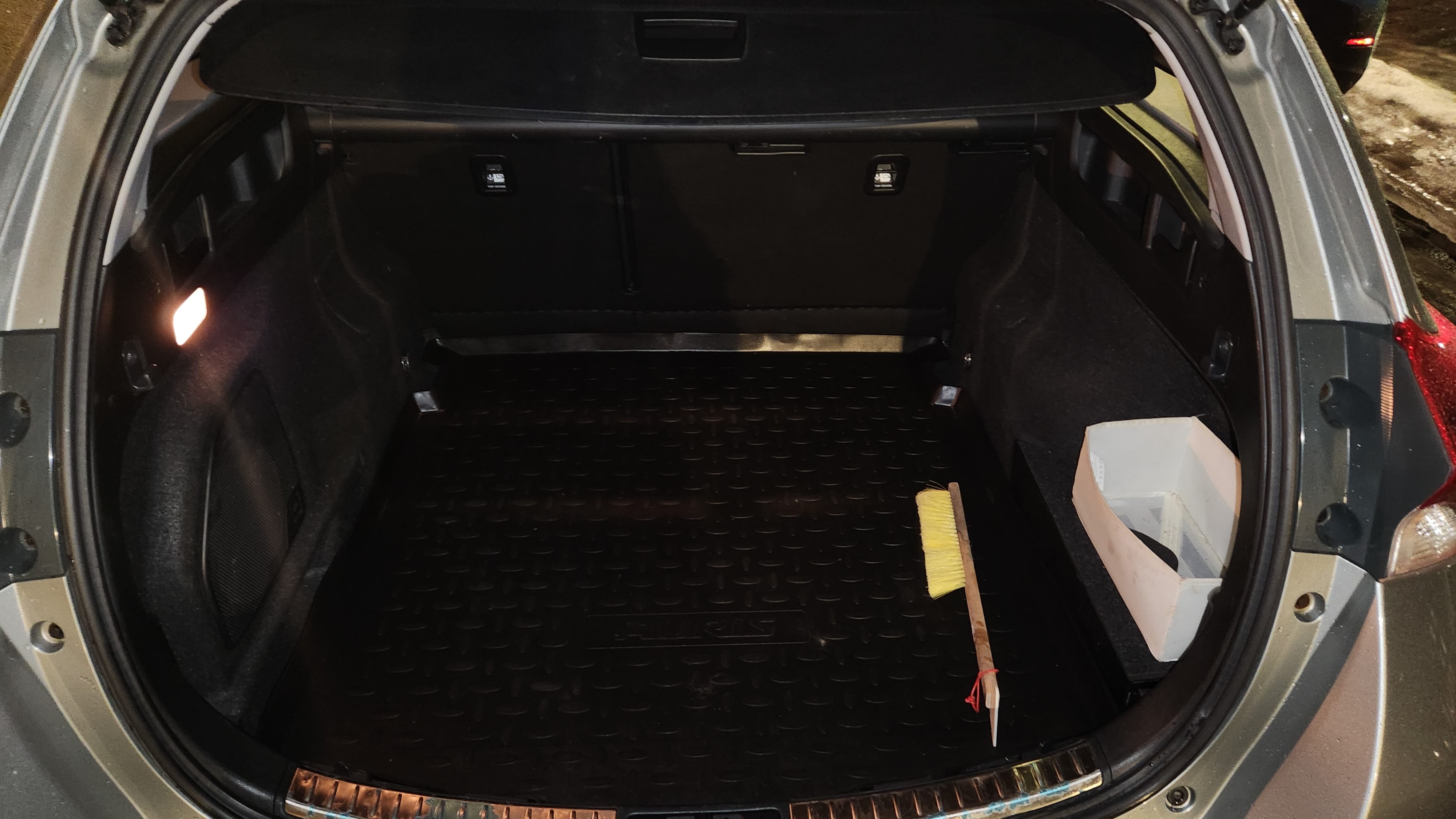 Toyota Auris Touring Sports 1,8 Hybrid, Automat, hengerfeste, takstativ med Bluetooth audio