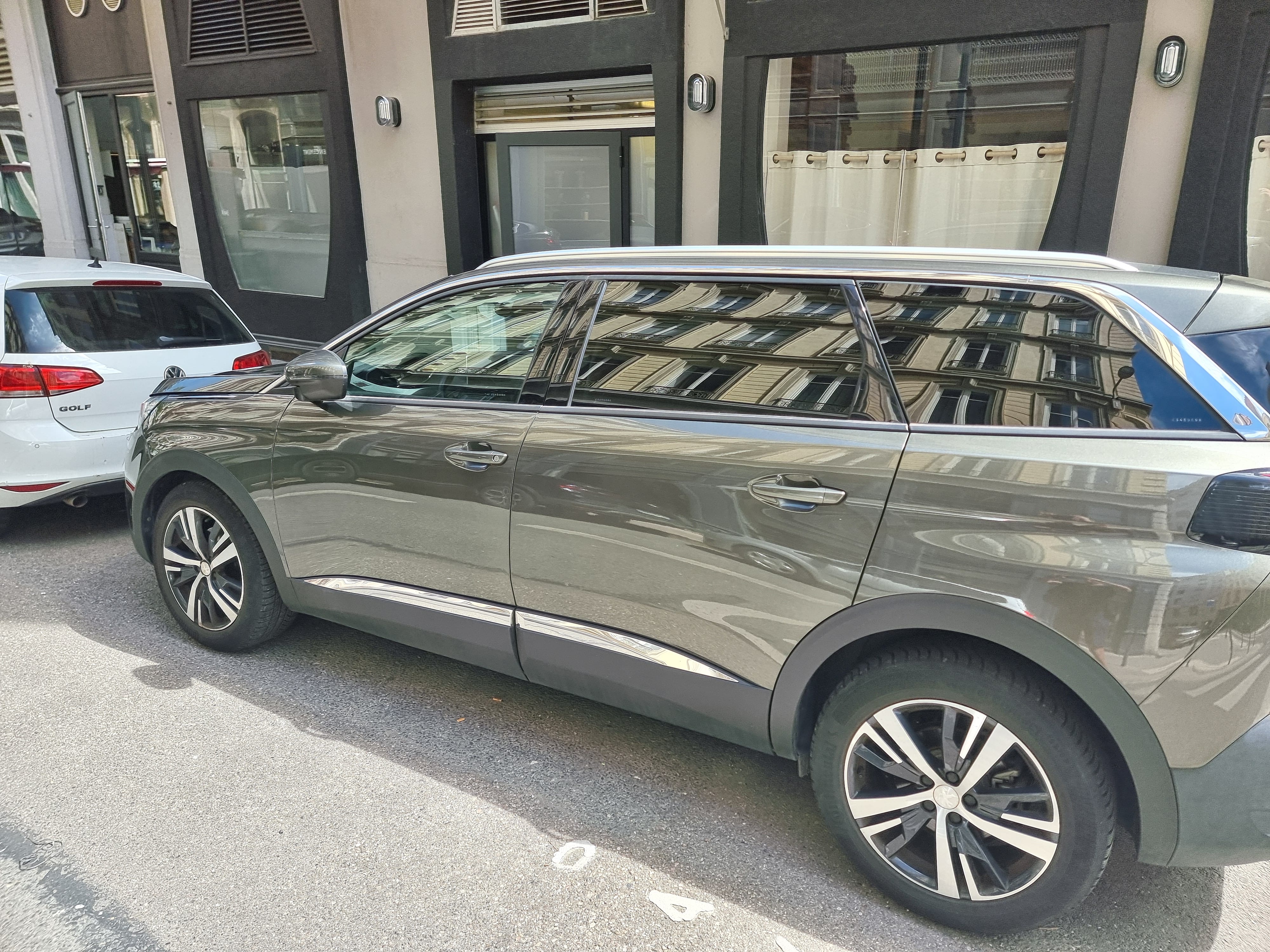 Peugeot 5008 avec GPS