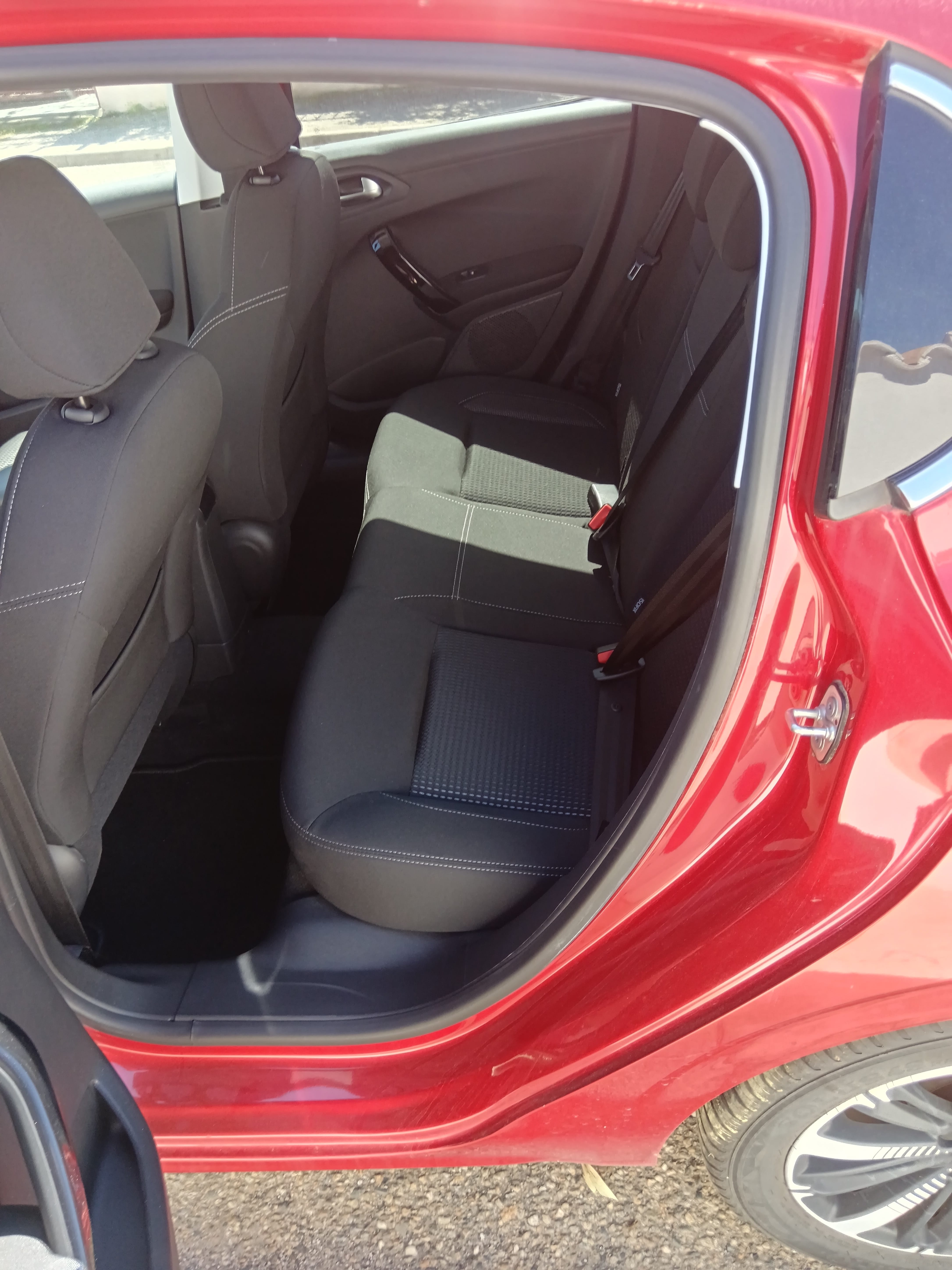 Peugeot 208 avec GPS