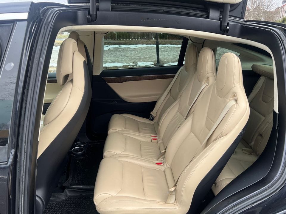 Tesla Model X med Babysete
